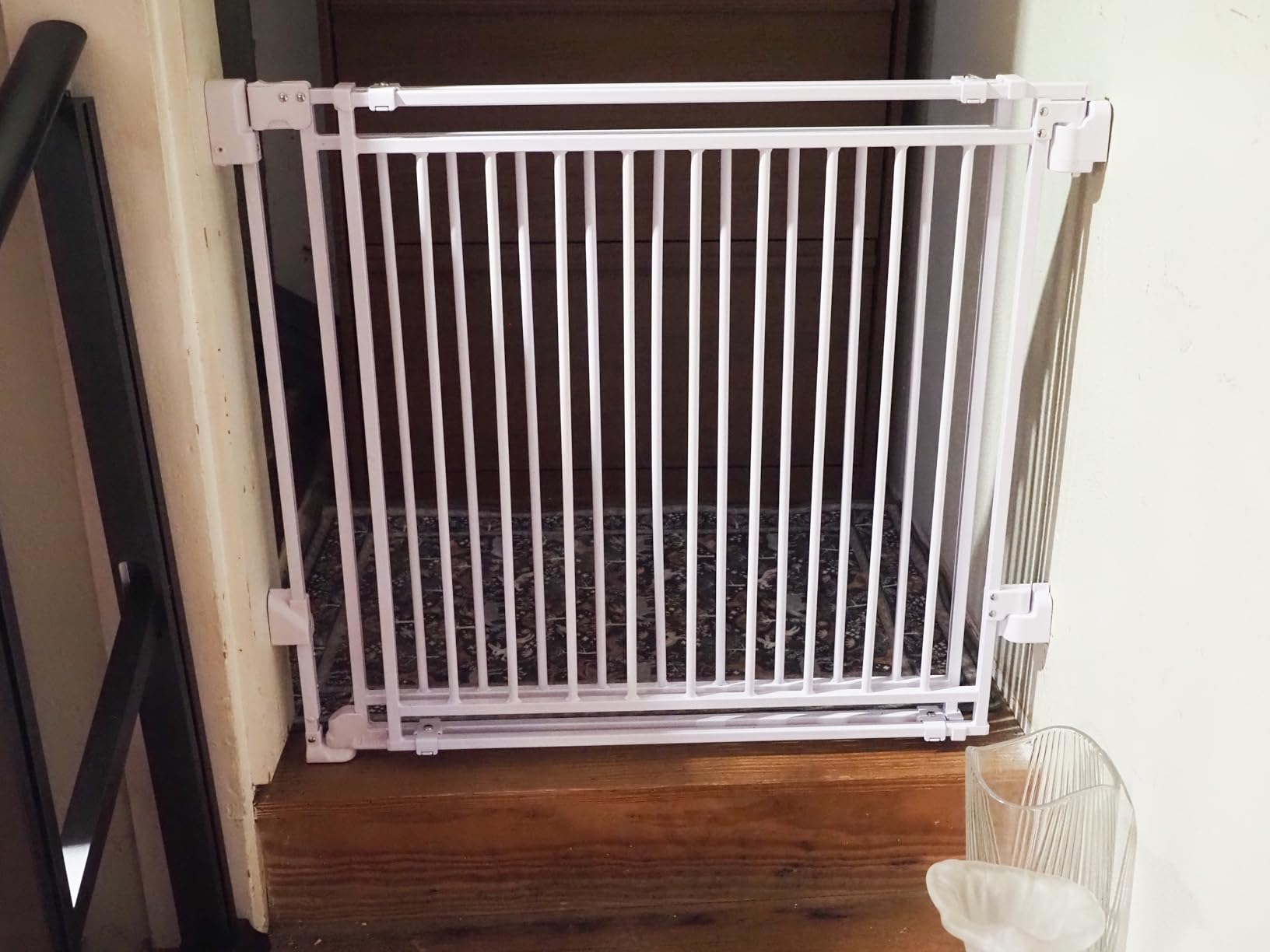 Betertek Baby Gate for Doorways&Top/Bottom of Stairs-No Bottom Bar&Extra Wide Walk Thru Door, 31-54