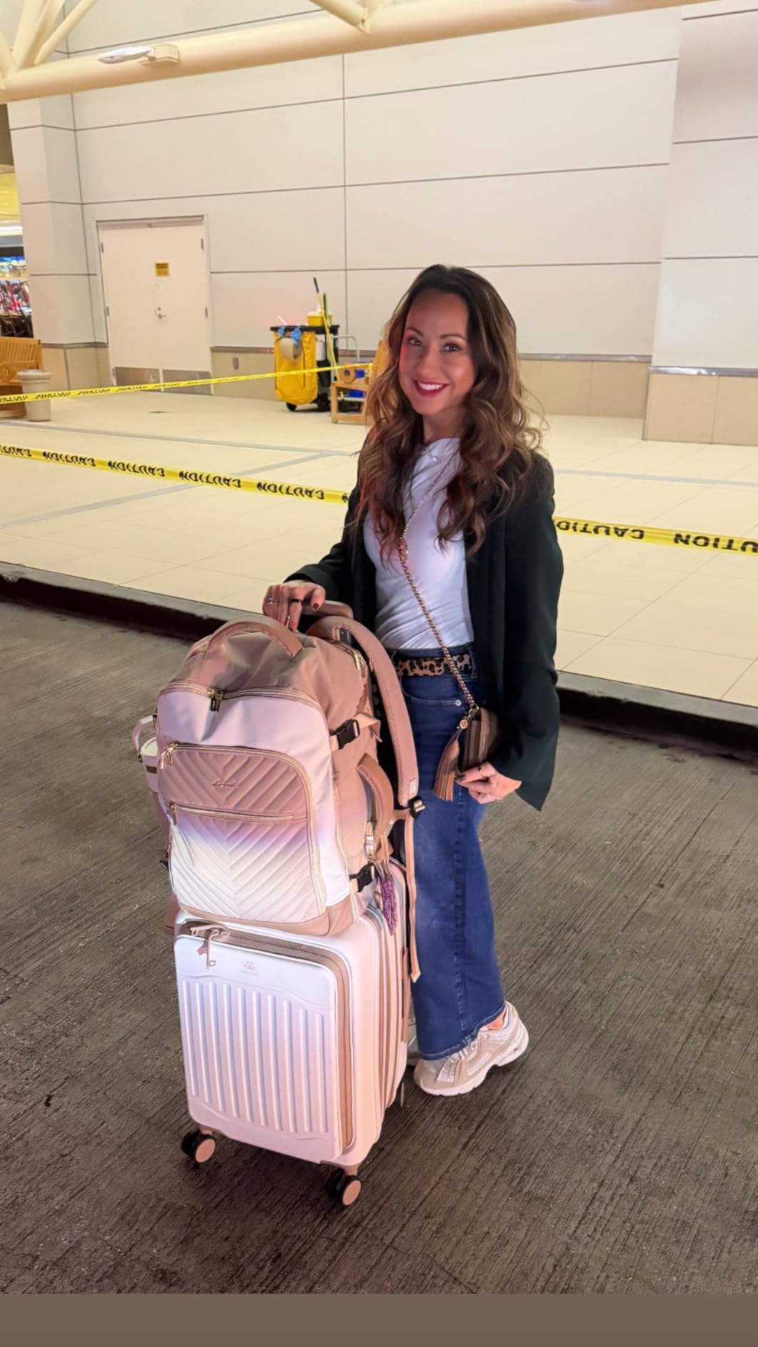 Carry On Luggage 22x14x9 Airline Approved, Expandable Hard Shell Suitcase with Spinner Wheels, USB Charging Port & Front Pocket, PC Hardside Rolling Luggage with TSA Lock for Travel customer photo 1