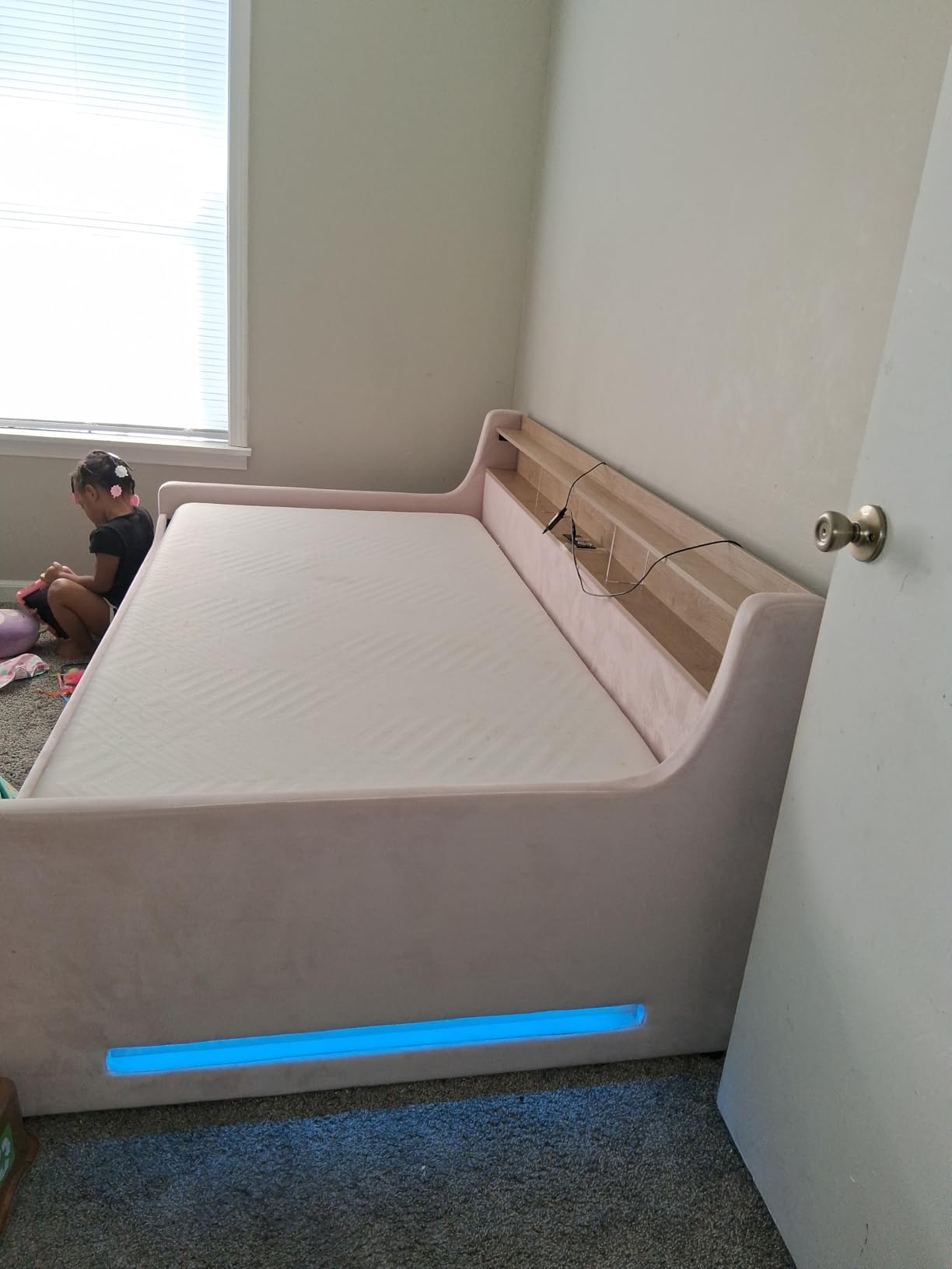 Jocisland Twin Daybed with Trundle, Upholstered Velvet Bed Frame with LED Night Light, Storage Headboard, USB Charging, Space-Saving, Cream customer photo 2
