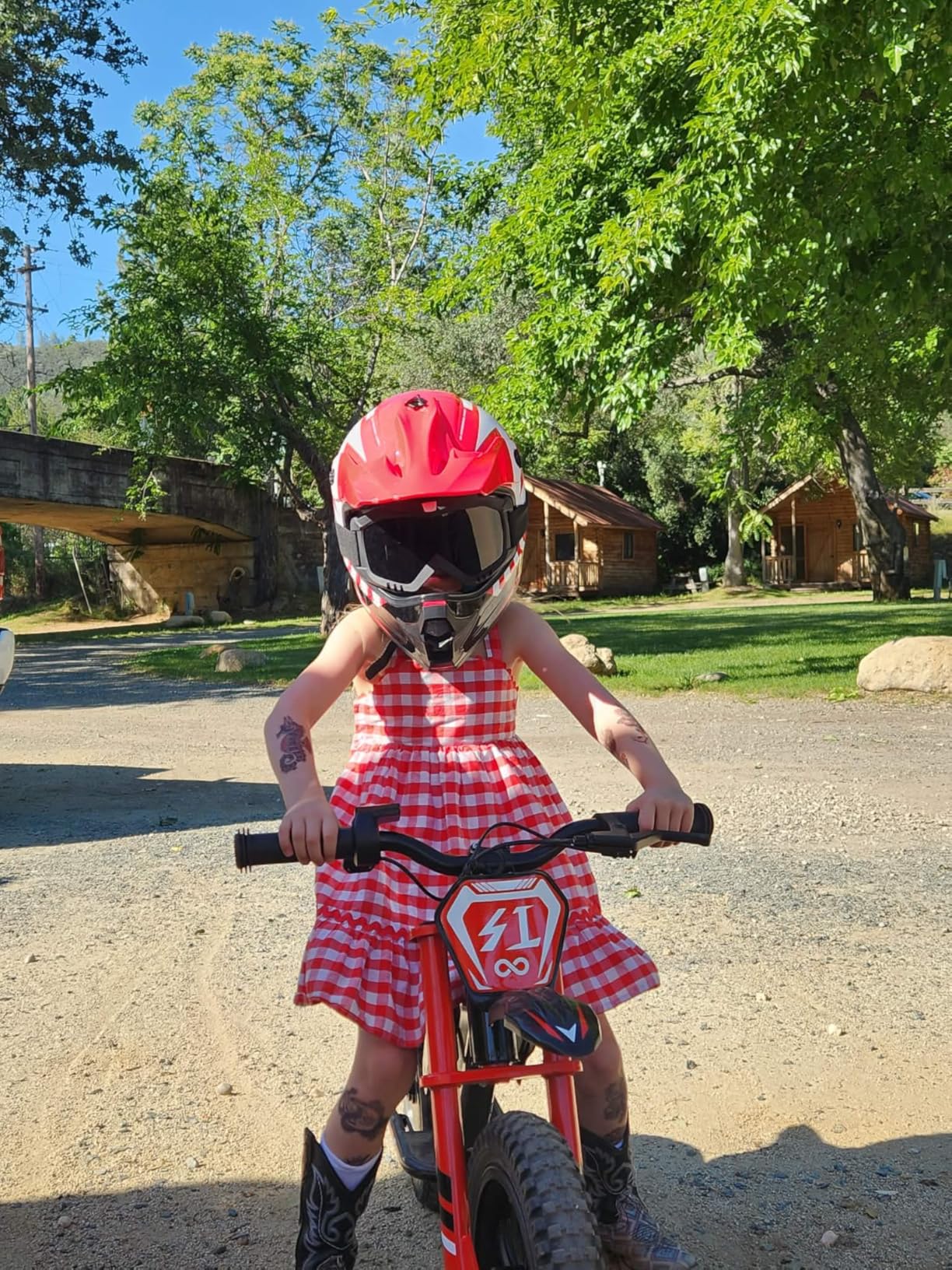Gyroor S1 Kids Electric Balance Bike, 200W Motor 3 Speeds up to 10 MPH, 12-Inch Pneumatic Tires, 7-Color Rear Fender LED Taillight, Drum Brake, UL2272 Certified, for Ages 3-6 customer photo 1