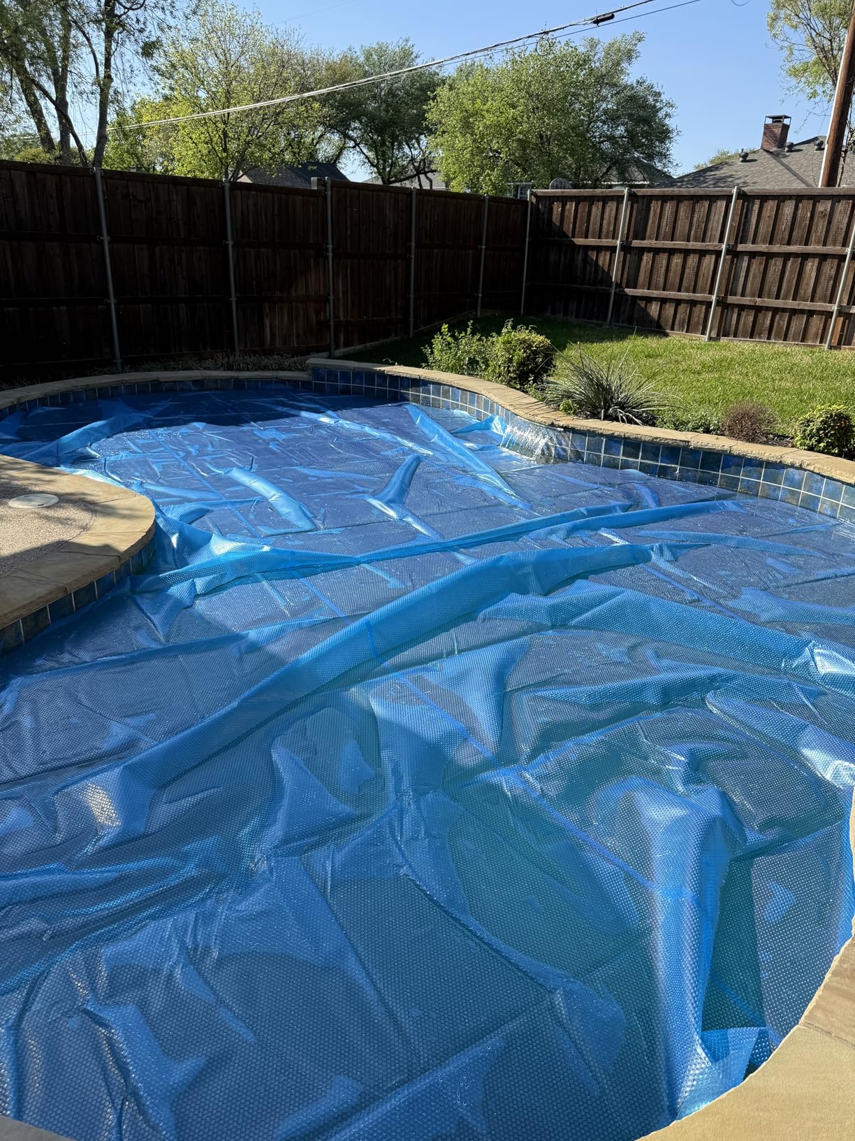 VEVOR Solar Pool Cover, 32 x 16 ft Pool Bubble Cover, 16 Mil Pools Solar Blanket with Dual Heat-Locking Air Layer for Pools, Daytime Heat Absorption, Nighttime Heat Retention, Blue & Silver, Cuttable customer photo 2