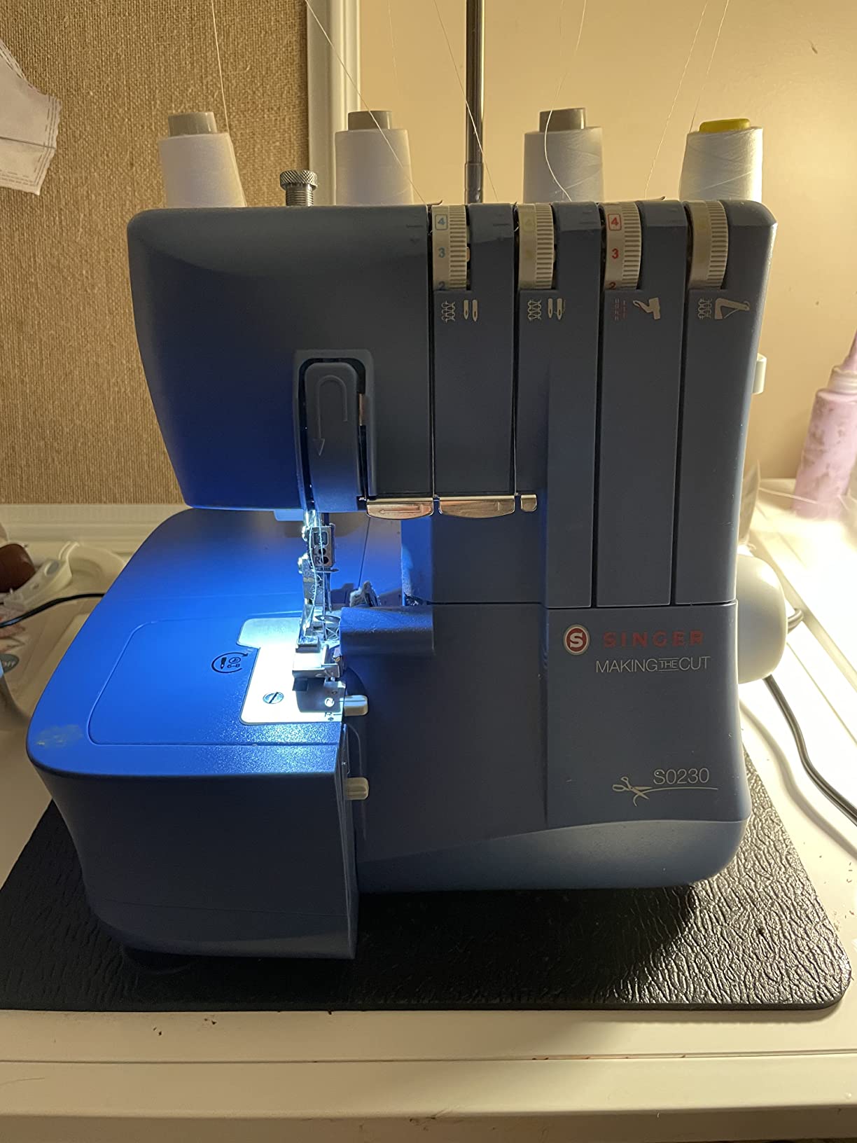 SINGER S0230 Navy Blue Overlock Serger | 2/3/4 Thread Capability | 1300 Stitches/Min | Color-Coded Threading, Differential Feed, Free Arm, Accessories Included customer photo 1