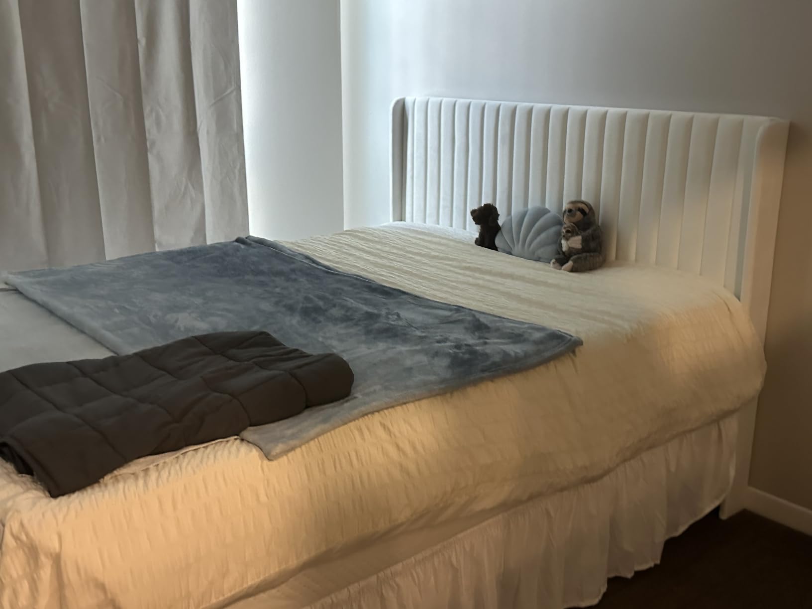 Allewie Queen Size Velvet Bed Frame/Vertical Channel Tufted Wingback Headboard/Upholstered Platform Bed/Strong Wooden Slats/No Box Spring Needed/Easy Assembly/Cream White customer photo 2