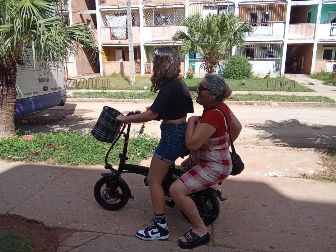 LELEKUAI Electric Bike for Adults, 1200W Peak Motor Commuter Ebike, 20-28MPH Speed, 32 Miles Range, Removable Waterproof Battery, Dual Disc Brakes Electric Bicycle, UL 2849 Certified customer photo 1