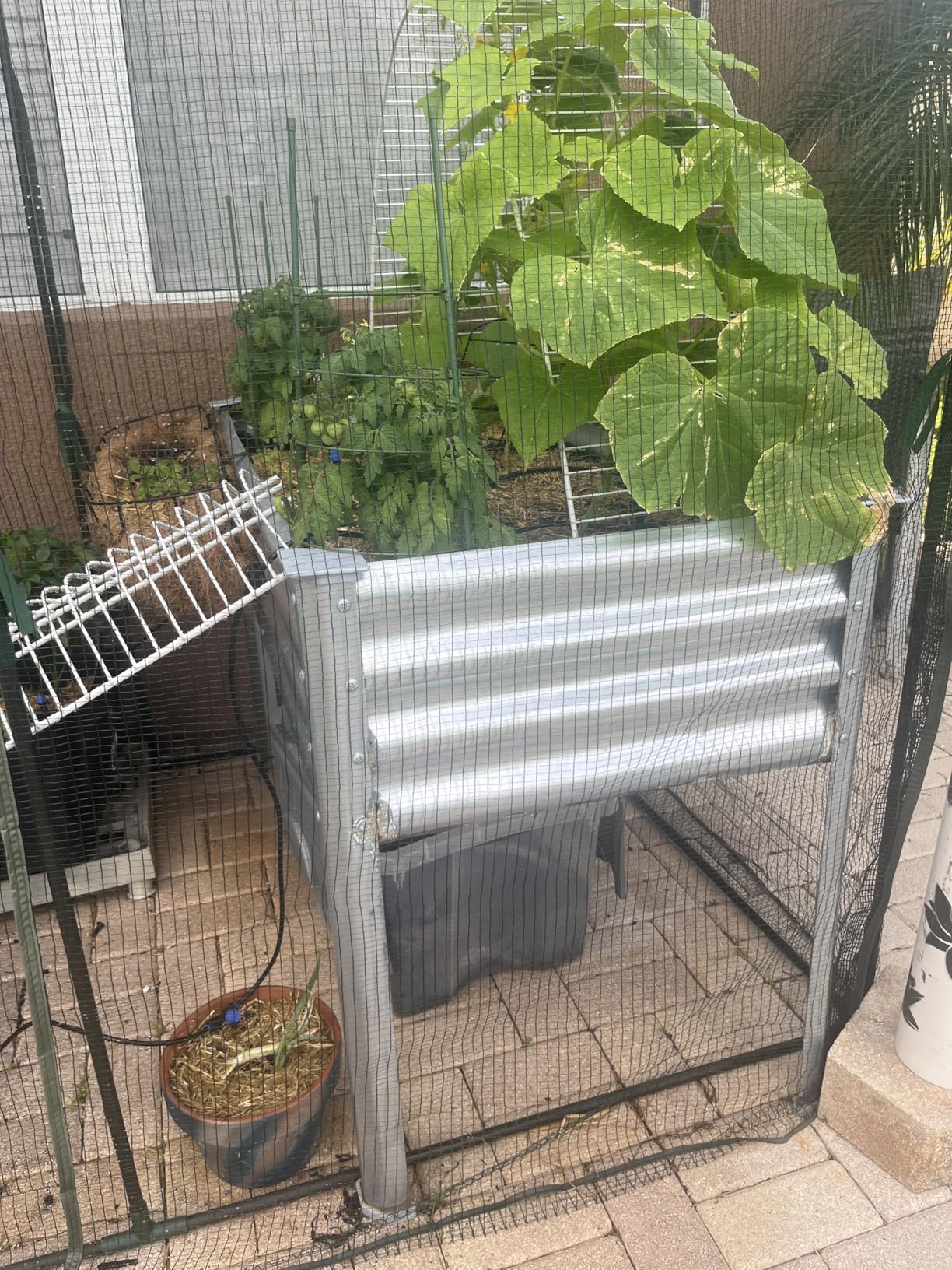 Land Guard Galvanized Raised Garden Bed with Legs, 96x24x32in Elevated Planter Box with Drainage Holes, 1200lb Capacity, Silver customer photo 2