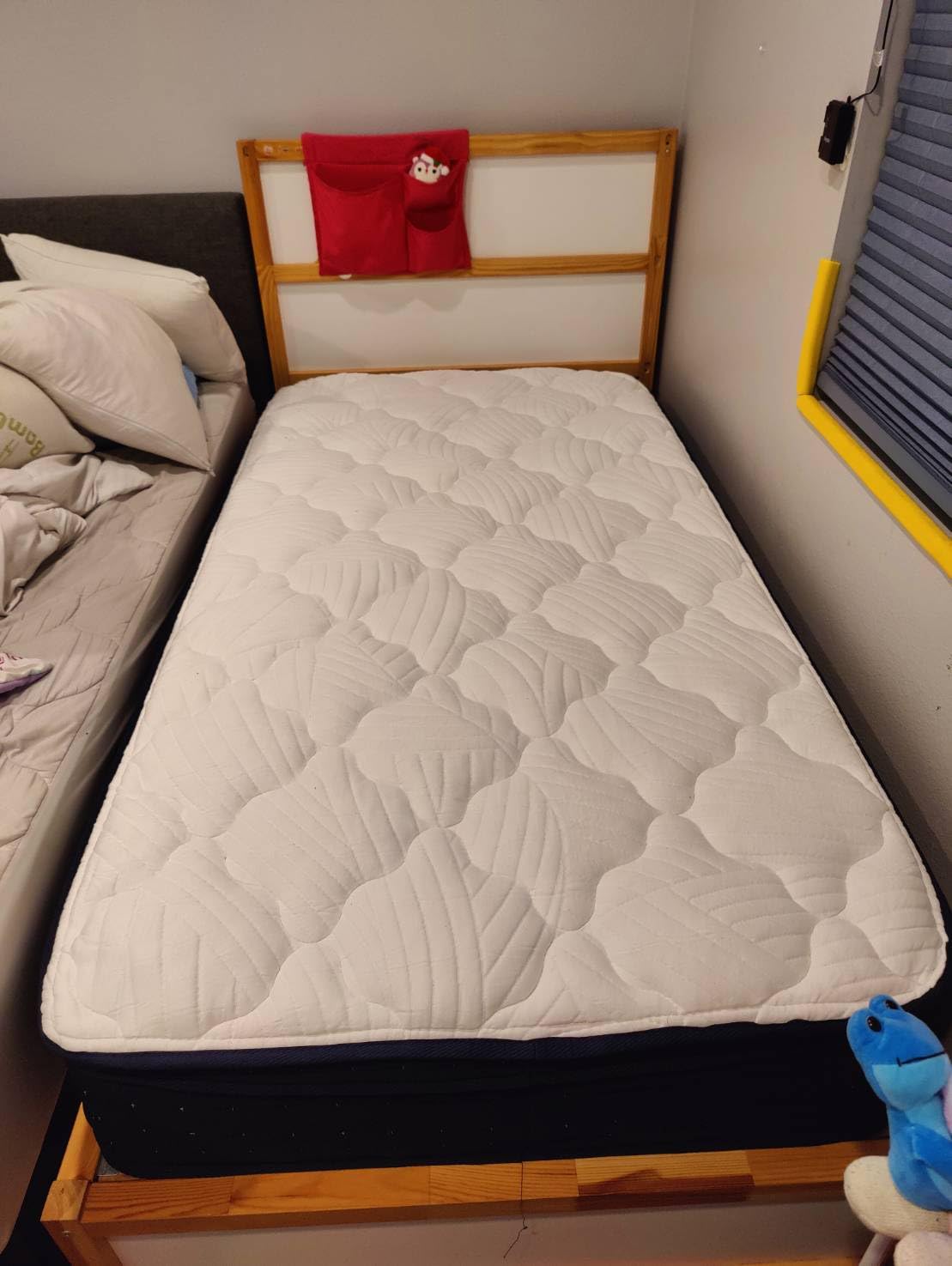 Vesgantti Queen Mattress 12 Inch - Queen Size Mattress Medium Plush Hybrid with Multi-Layer Thick Top, Motion Isolation Pocket Springs for Side Sleepers, Back Pain Relief, CertiPUR-US customer photo 1