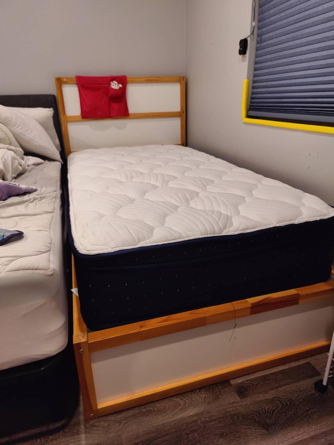 Vesgantti Queen Mattress 12 Inch - Queen Size Mattress Medium Plush Hybrid with Multi-Layer Thick Top, Motion Isolation Pocket Springs for Side Sleepers, Back Pain Relief, CertiPUR-US customer photo 2