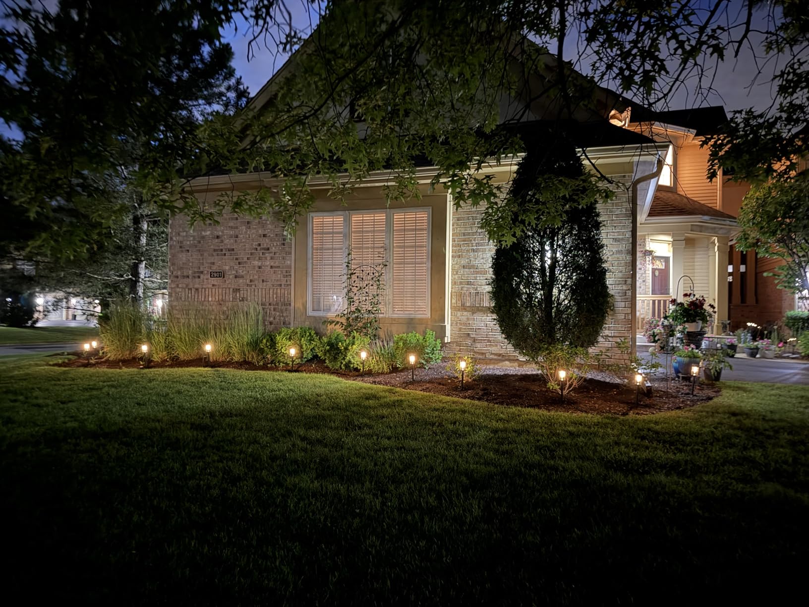 Amzarp 8 Pack Solar Garden Lights, Bright LED Solar Pathway Lights Outdoor IP65 Waterproof Rugged Shatterproof Auto On/Off for Landscape Garden Yard Walkway Driveway Lawn Lighting (3000K Warm White) customer photo 2