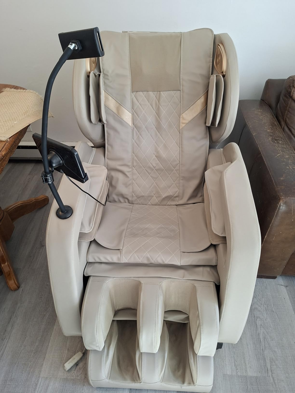 2026 Massage Chair, Massage Chairs Full Body and Recliner with 10 Fixed Points, Zero Gravity, Wood Grain Leather, Foot Massage, Airbags, Lumbar Heating, Bluetooth and Control Screen (Ivory White) customer photo 2