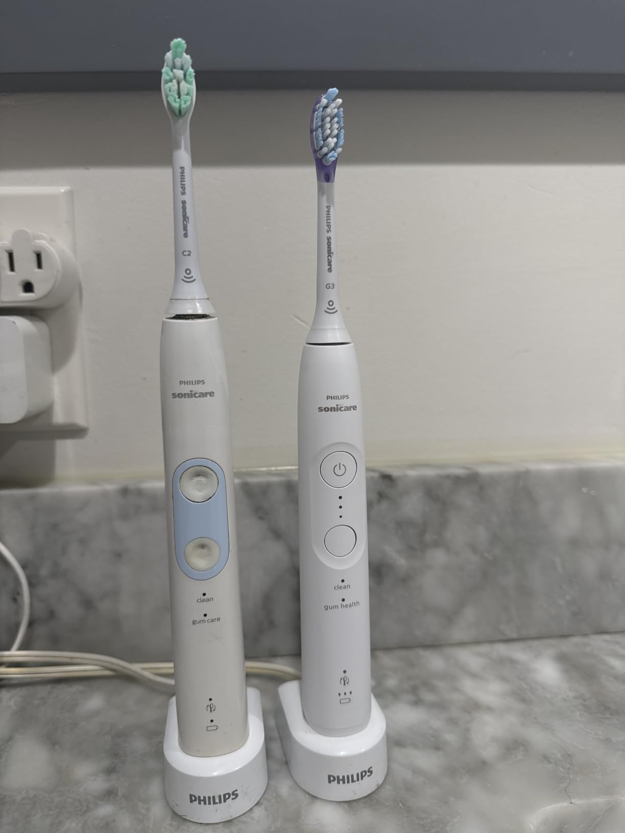 Philips Sonicare 5950 Series Electric Toothbrush, with Pressure Sensor, for Sensitive Gums, 6 Brushing Settings, SmarTimer, BrushPacer, 21-Day Runtime, Travel Case, Black, HX7131/03 customer photo 1