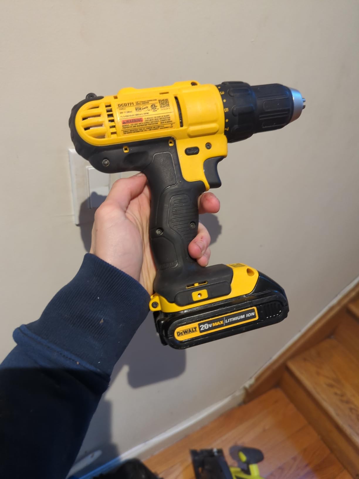 20V MAX 3-Tool Brushless Power Tool Set, Includes 1/2 Cordless Drill,1/4 Impact Driver, Oscillating Tool, 3 Batteries and a Charger, Extended Runtime, Lightweight (DCK360D3) customer photo 1