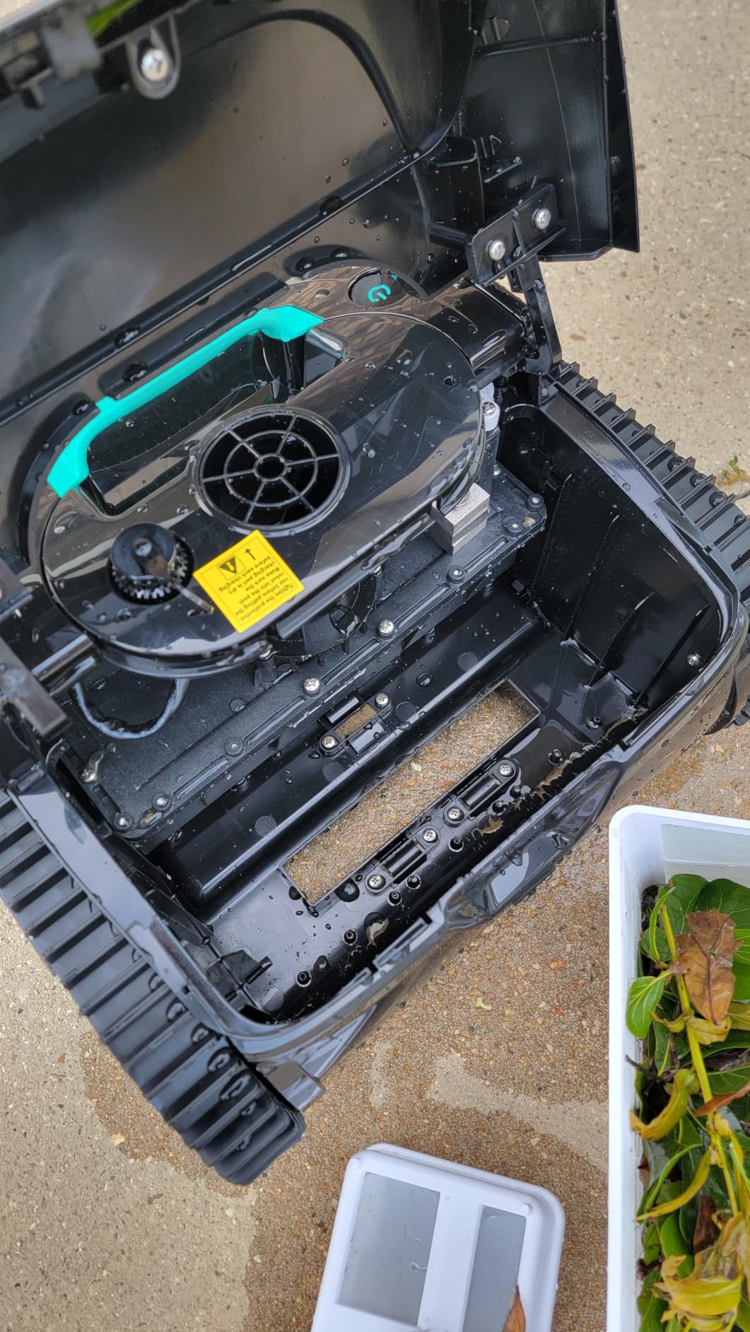 (2026 Upgraded) WYBOT C1 Cordless Robotic Pool Vacuum for Inground Pools, Above Ground Pool Cleaner 4-in-1 Wall & Waterline Cleaning Up to 1,621 sq.ft, 150mins Smart App Navigation, Ocean Black customer photo 2