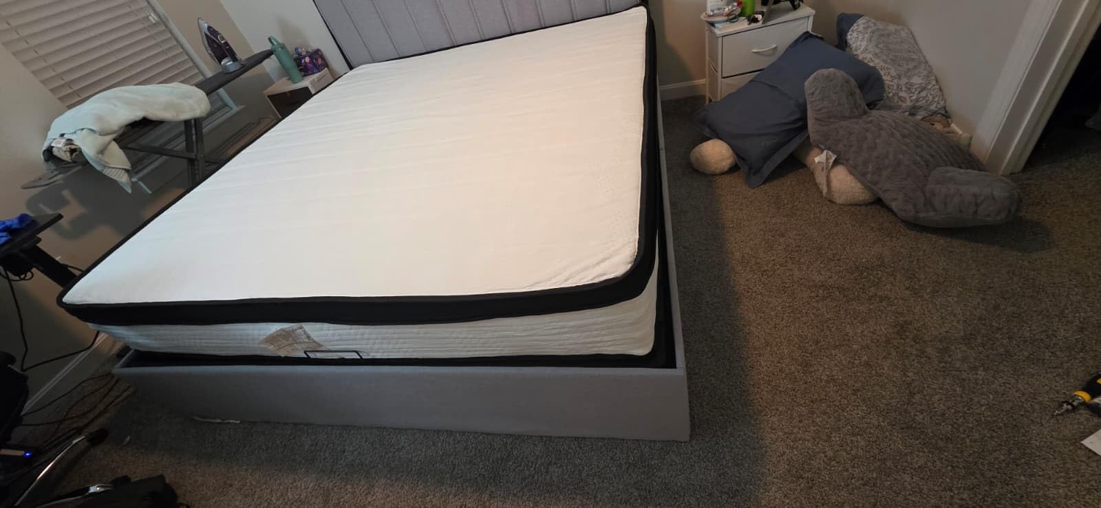 Avenco King Size Mattress, 12 Inch King Hybrid Mattress in a Box, Medium Firm Bed with Pocket Springs for Motion Isolation, Strong Edge Support, CertiPUR-US Certified customer photo 1