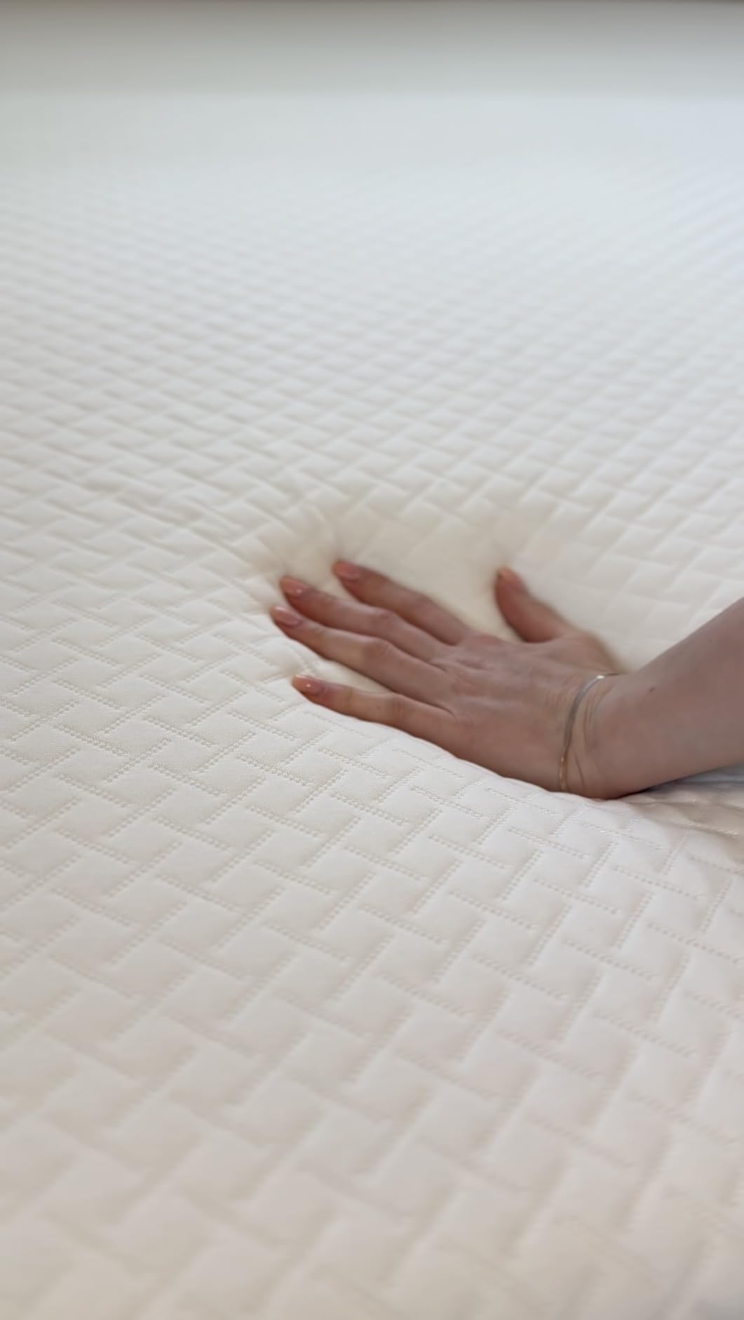 EGOHOME 10 Inch Short Queen Mattress, Memory Foam Mattress in a Box with Cooling Green Tea Gel, Relieve Pressure with Medium Firm Support, CertiPUR-US Certified, 60''L x 75''W, White customer photo 2