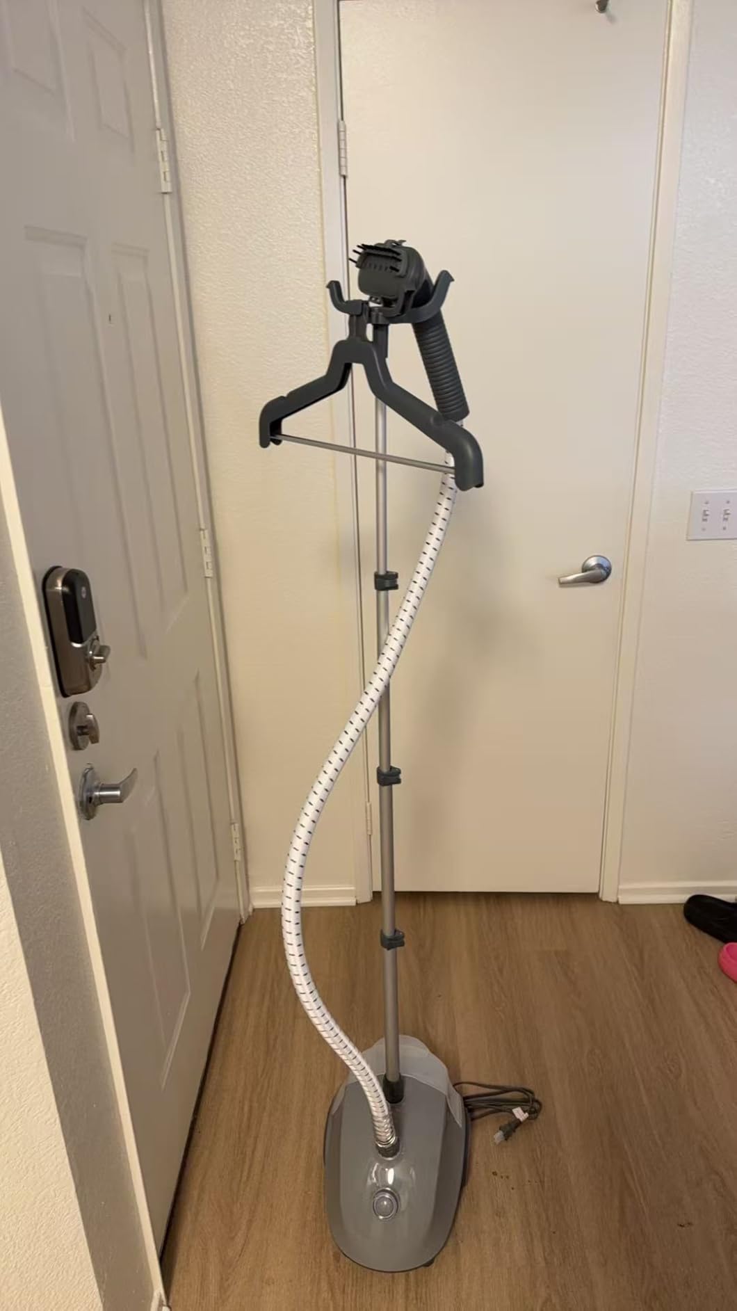 DUMOS Garment Steamer for Clothes Standing, 1500W Efficient Clothes Steamer Standing, 1.7L Water Tank for 55 Min Continuous Steaming with Wheels, Professional Fast Heating Wrinkle Remover customer photo 1