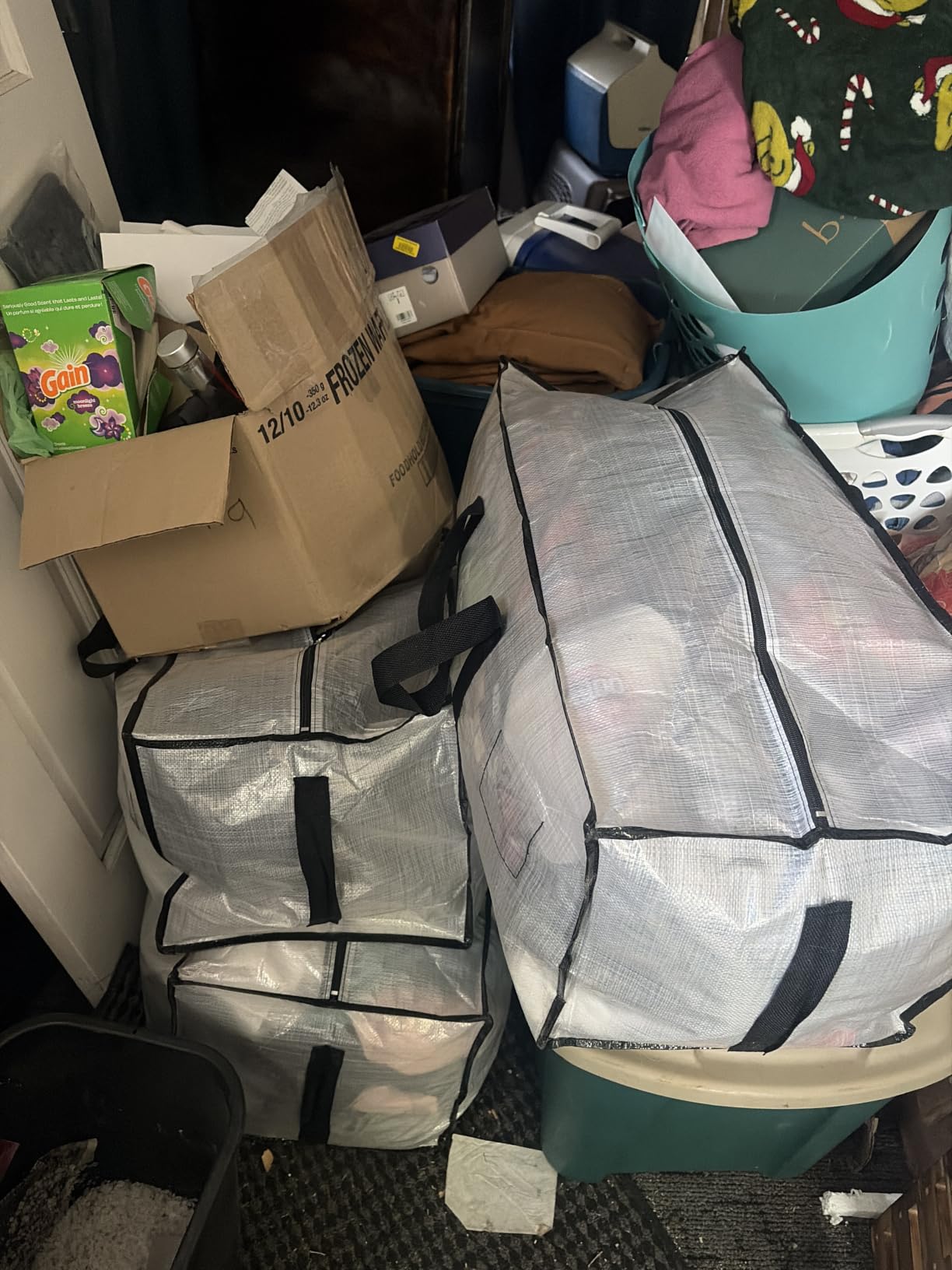 HOMESURE Supports 200lbs Heavy Duty Moving Bags - Strong Zipper & Wrap-Around Handles - Water-Resistant Storage Totes, Durable Alternative to Moving Boxes - 8 Pack - Semi-Transparent customer photo 1