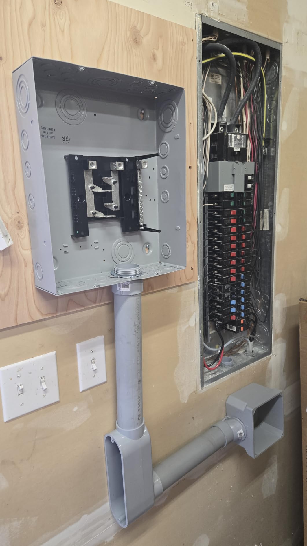 Siemens E0816ML1125S EQ 125 Amp, 8-Space, 16-Circuit, Indoor Main Lug Surface Mount Load Center customer photo 1