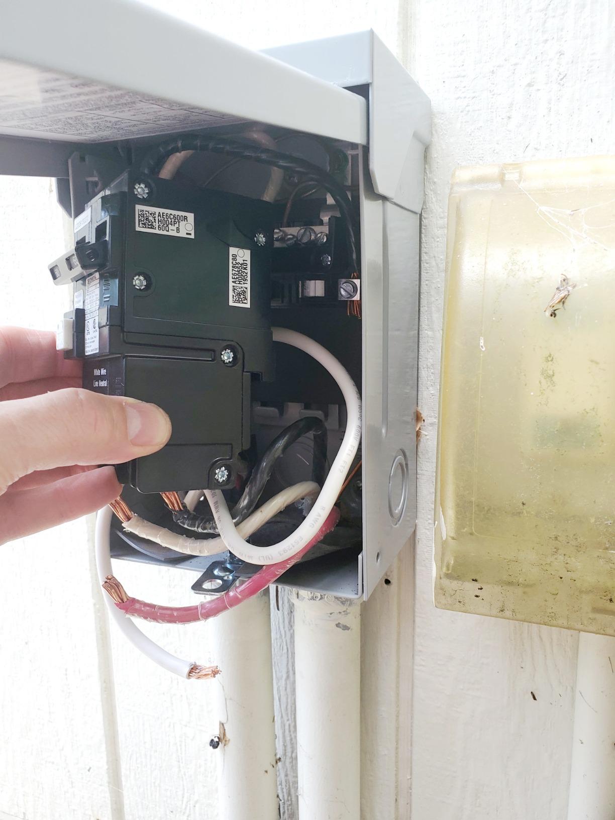 Siemens W0204ML1060U 60 Amp Outdoor Circuit Breaker Enclosure, Gray customer photo 1