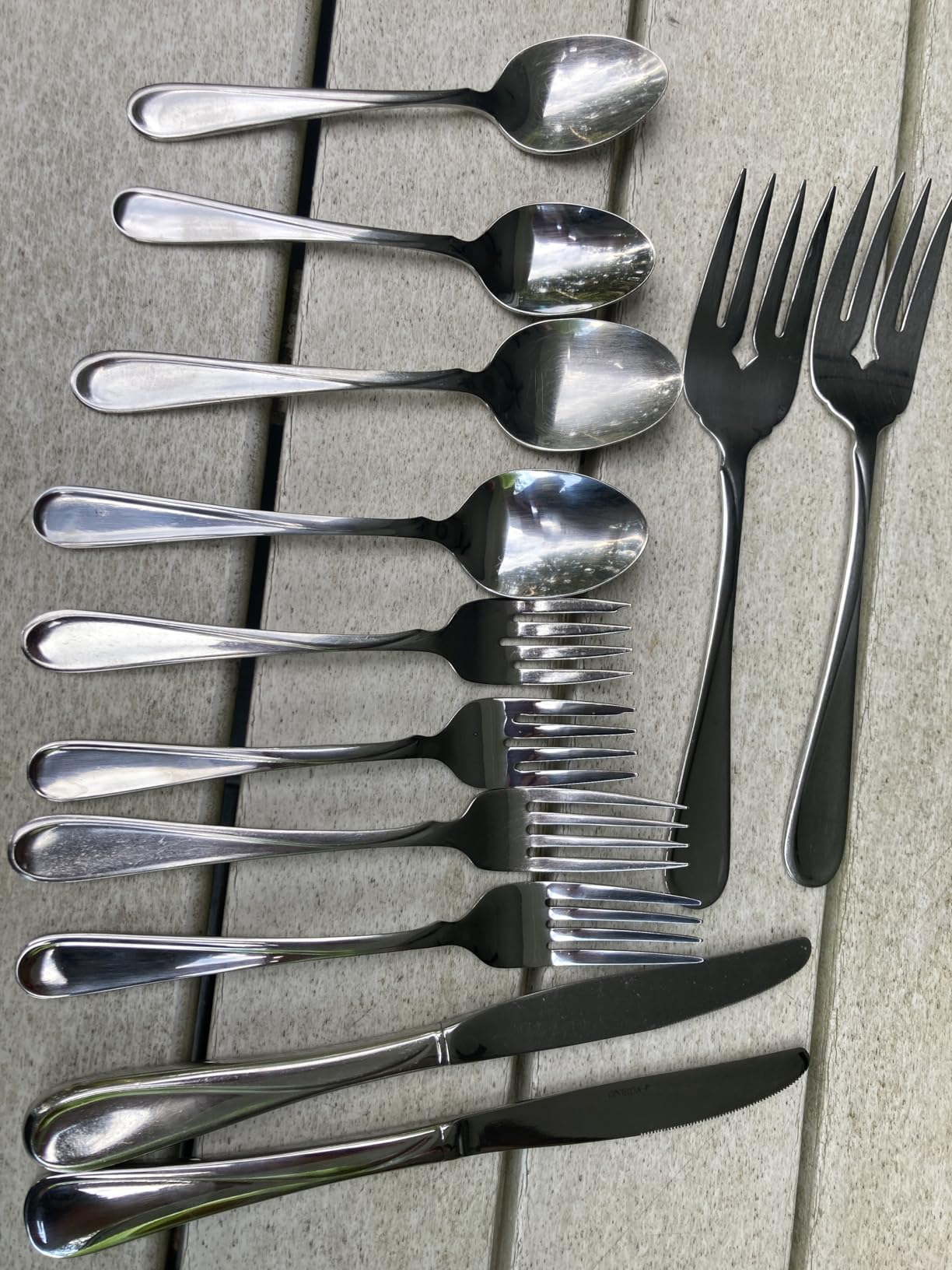 Oneida Silverware Set For 8, Flight 45-Piece Everyday Flatware Set with Serving Utensils, Service For 8, 18/0 Stainless Steel, Dishwasher Safe customer photo 1