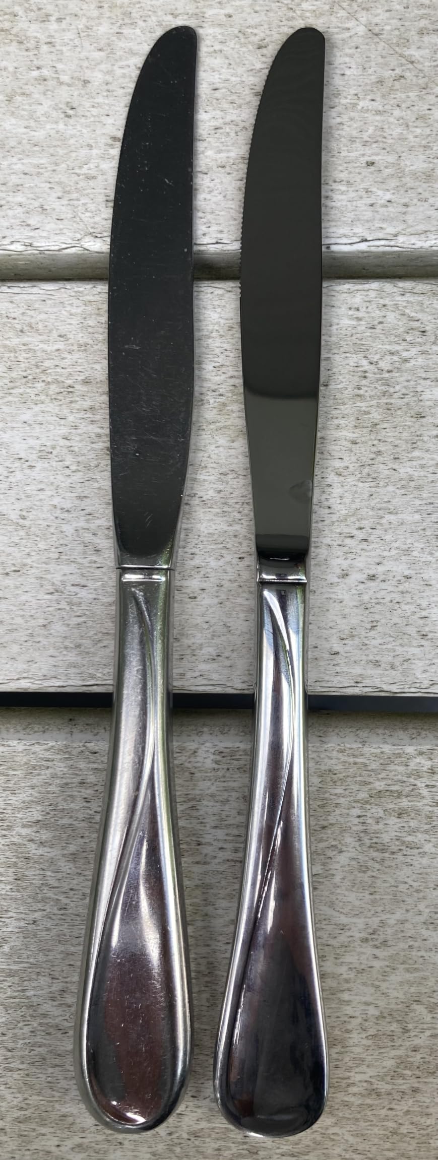 Oneida Silverware Set For 8, Flight 45-Piece Everyday Flatware Set with Serving Utensils, Service For 8, 18/0 Stainless Steel, Dishwasher Safe customer photo 2