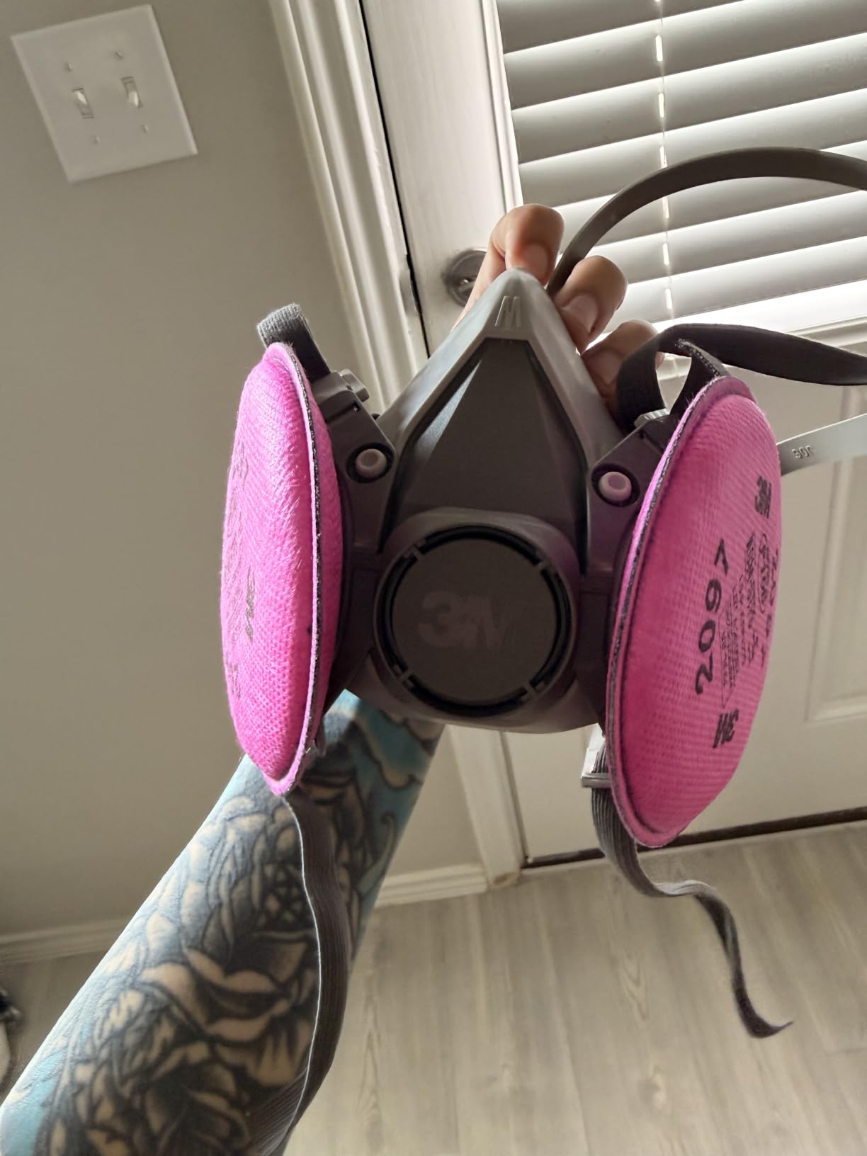 3M P100 Performance Mold & Lead Paint Removal Respirator, Medium Size, NIOSH-APPROVED P100 Rated Filter, Carbon Layer Helps Reduce Odor Nuisance, Lightweight, Adjustable Head Straps (6297P1-DC) customer photo 2