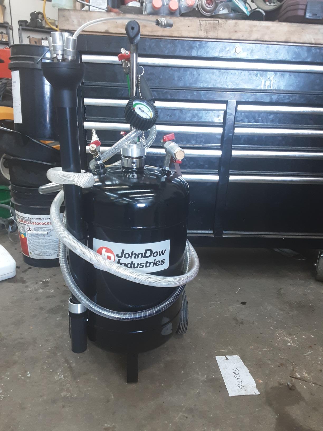 JohnDow Industries 6 Gallon Fluid Evacuator with Venturi Vacuum System, Vacuum Gauge, 7 Foot Suction Hose, Self Evacuating, Probes & Adapters, Convenient Storage Tube, and Portable Operation customer photo 2
