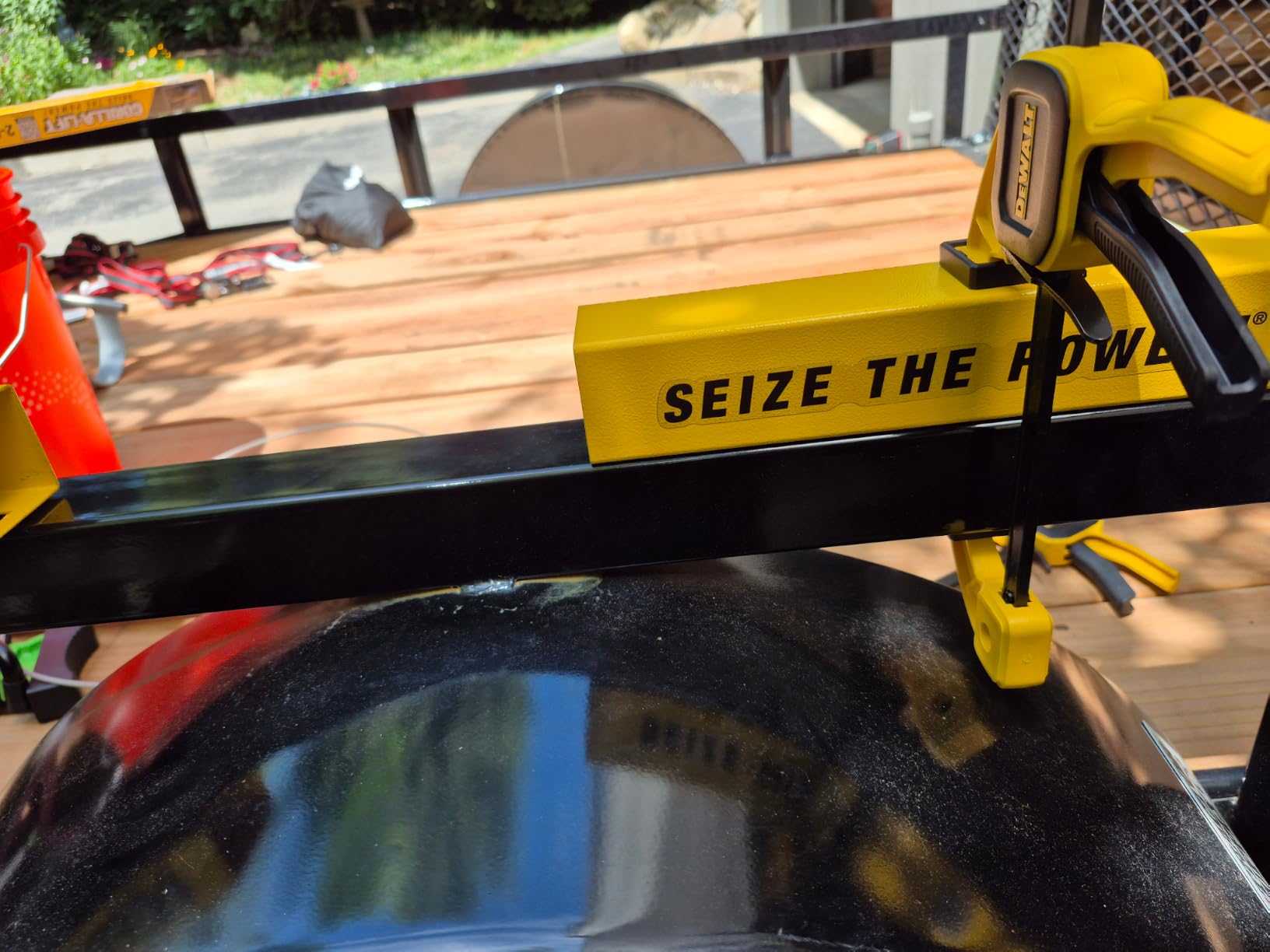 Genuine GORILLA-LIFT 2-Sided Trailer Tailgate Lift Assist customer photo 2
