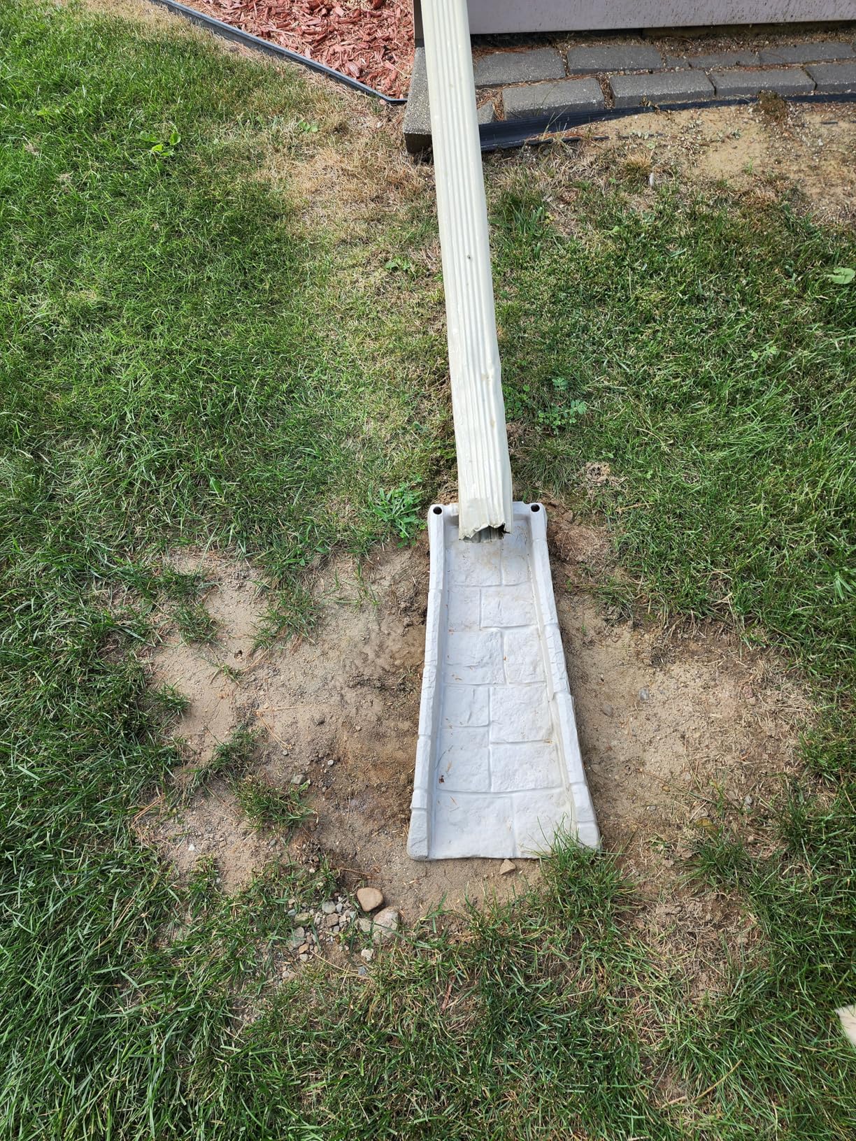 Suncast Easy Assembly Outdoor Decorative Poly Composite Rain Gutter Downspout Splash Block Effective in Any Type of Weather, Stone Light Taupe customer photo 2