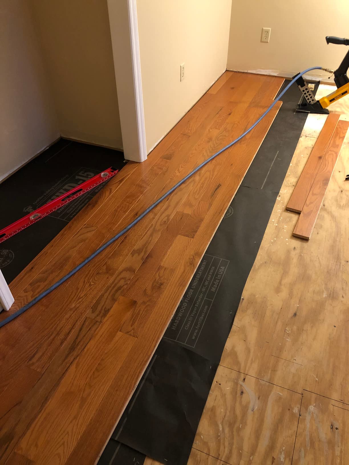 DEWALT Flooring Stapler, 2-in-1 Tool (DWFP12569) customer photo 2