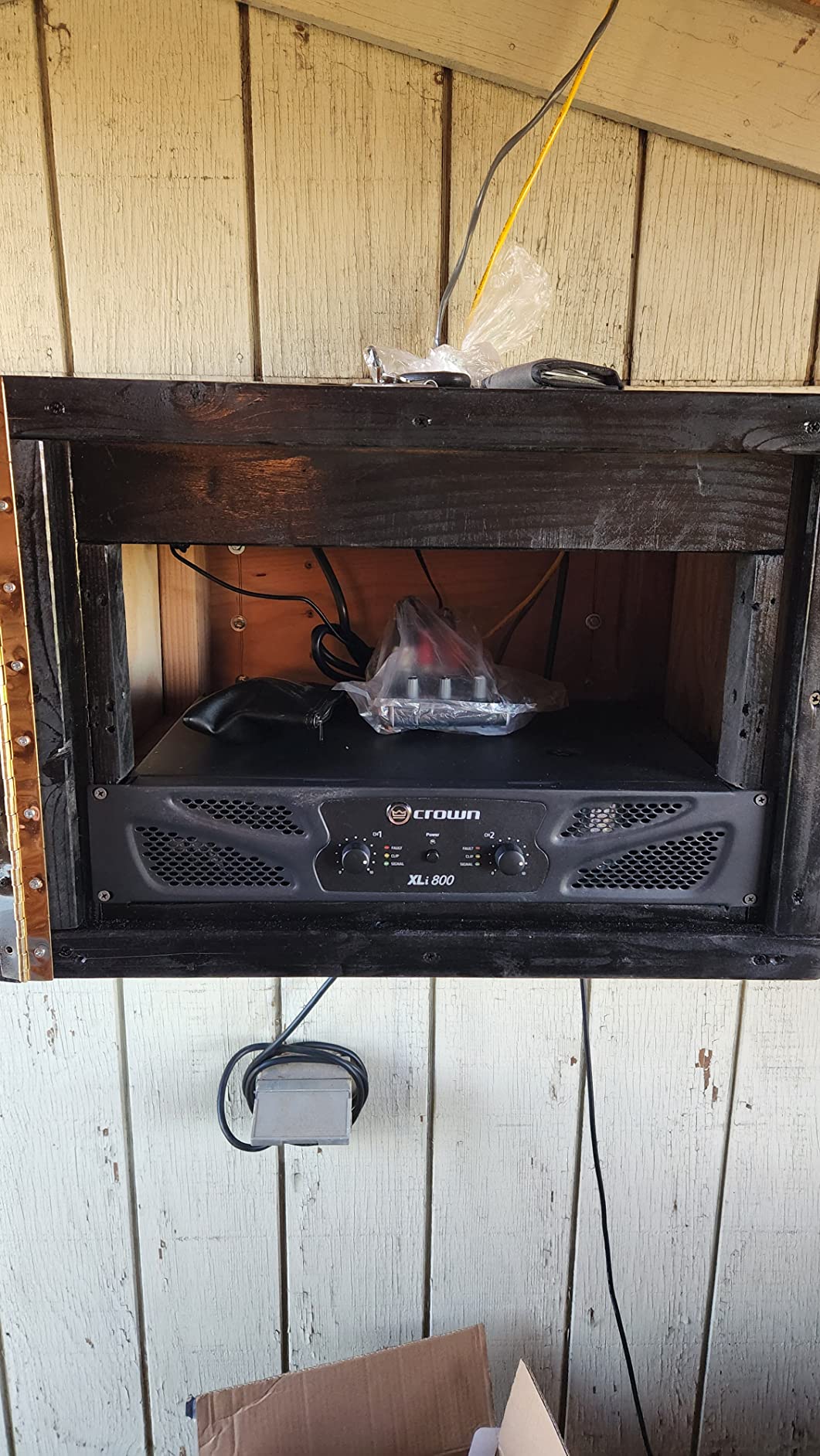 Crown XLi800 Two-channel, 600-Watt Bridged 8 Ohm Power Amplifier. Professional DJ, PA, Stage Amp customer photo 2