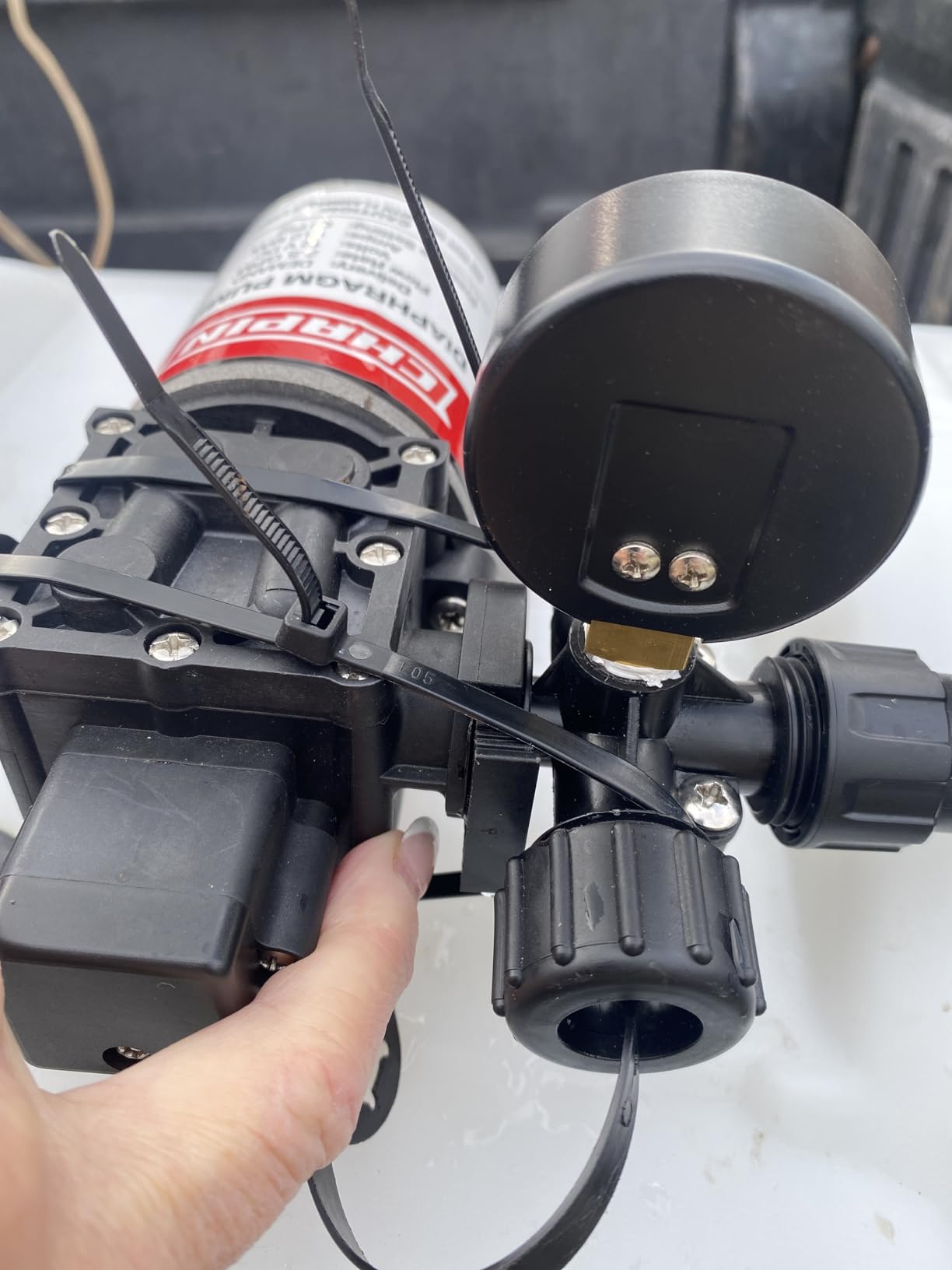 Chapin 97500E Made in The USA 25 Gallon Deluxe Dripless ATV/UTV 12 Volt Mounted Spot Sprayer with 5 Inch Wide Mouth, High Performing 12 V Diaphragm Pump and Filtration System, Translucent White customer photo 1