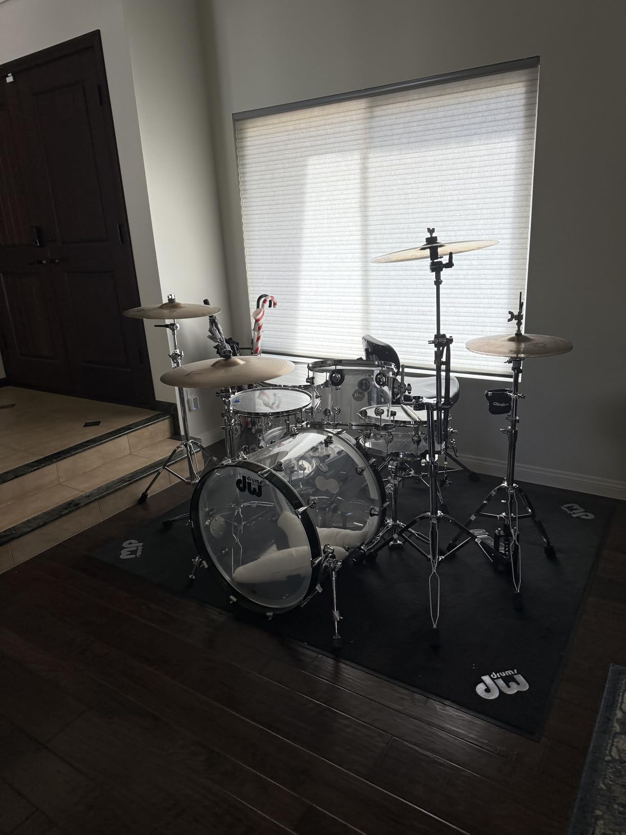Drum Workshop (DWCPRUG2), Inc. DW Drum Set Rug, Black, 62