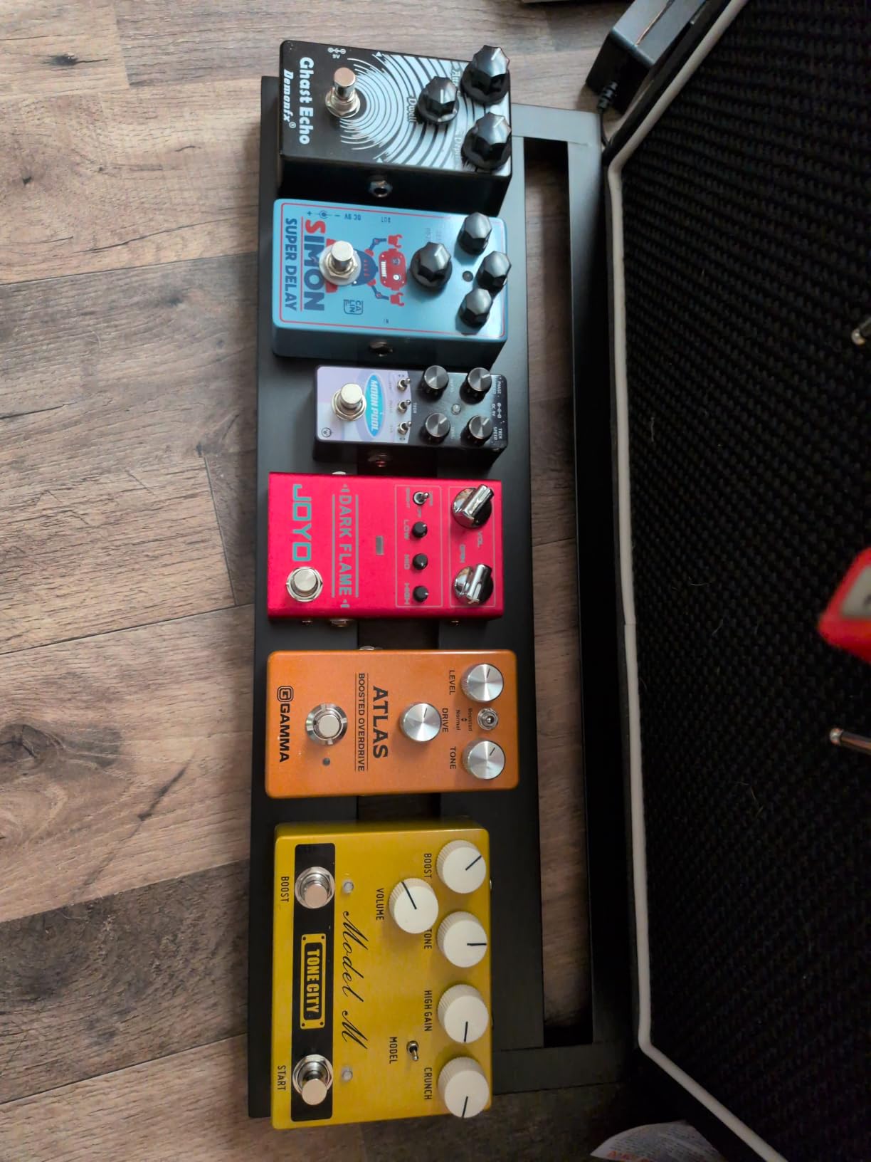 ENO Guitar Effects Pedalboard Medium with Pedals Mountain Tape & Cable Tie 20