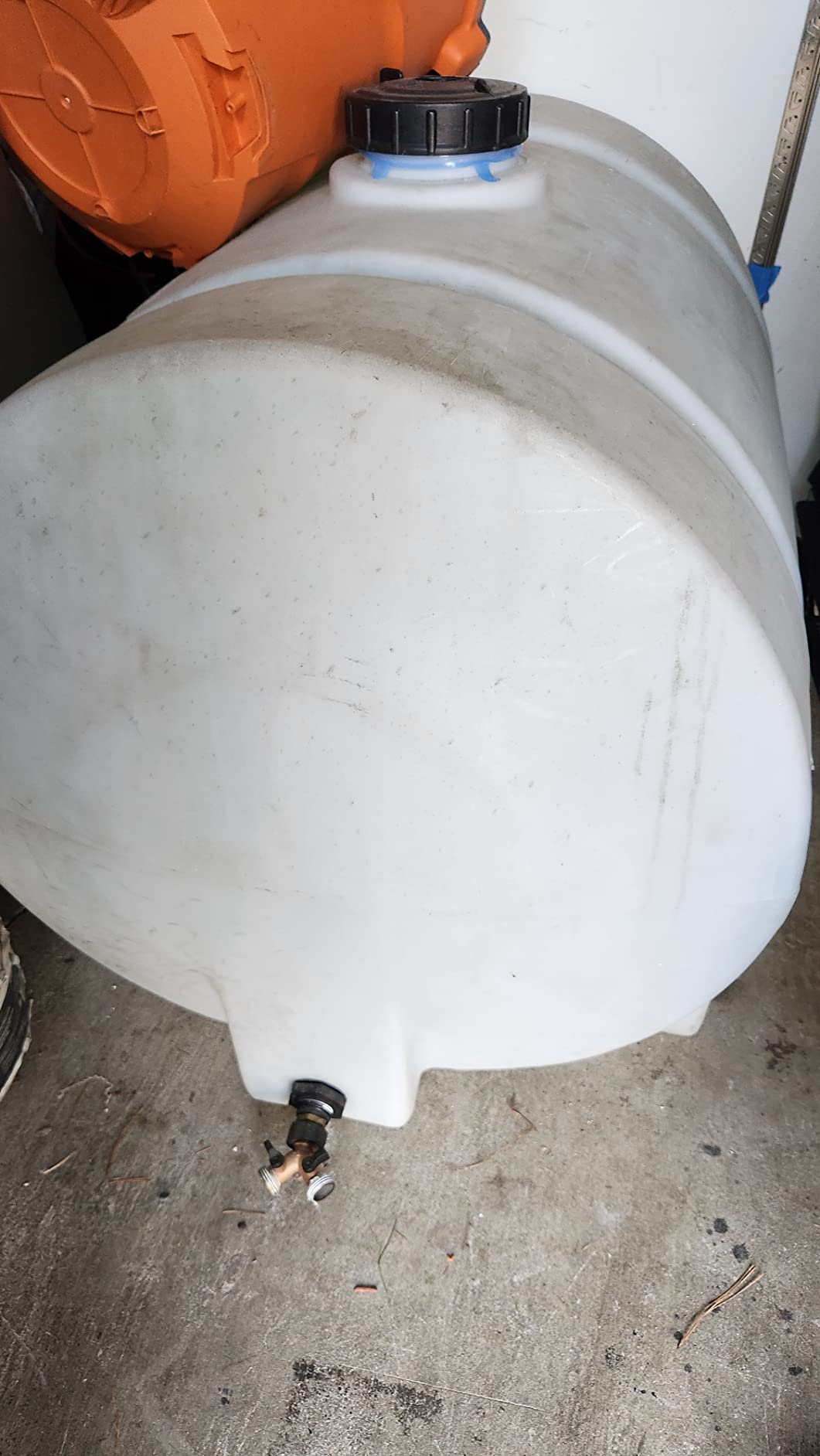 RomoTech 550 Gallon Polyethylene Storage Tank with Legs-Heavy-Duty Horizontal Water Storage Tank for Farms, Industrial or Chemical Use-UV-Resistant, Rustproof, BPA-Free Plastic Liquid Tank, 821242659 customer photo 1