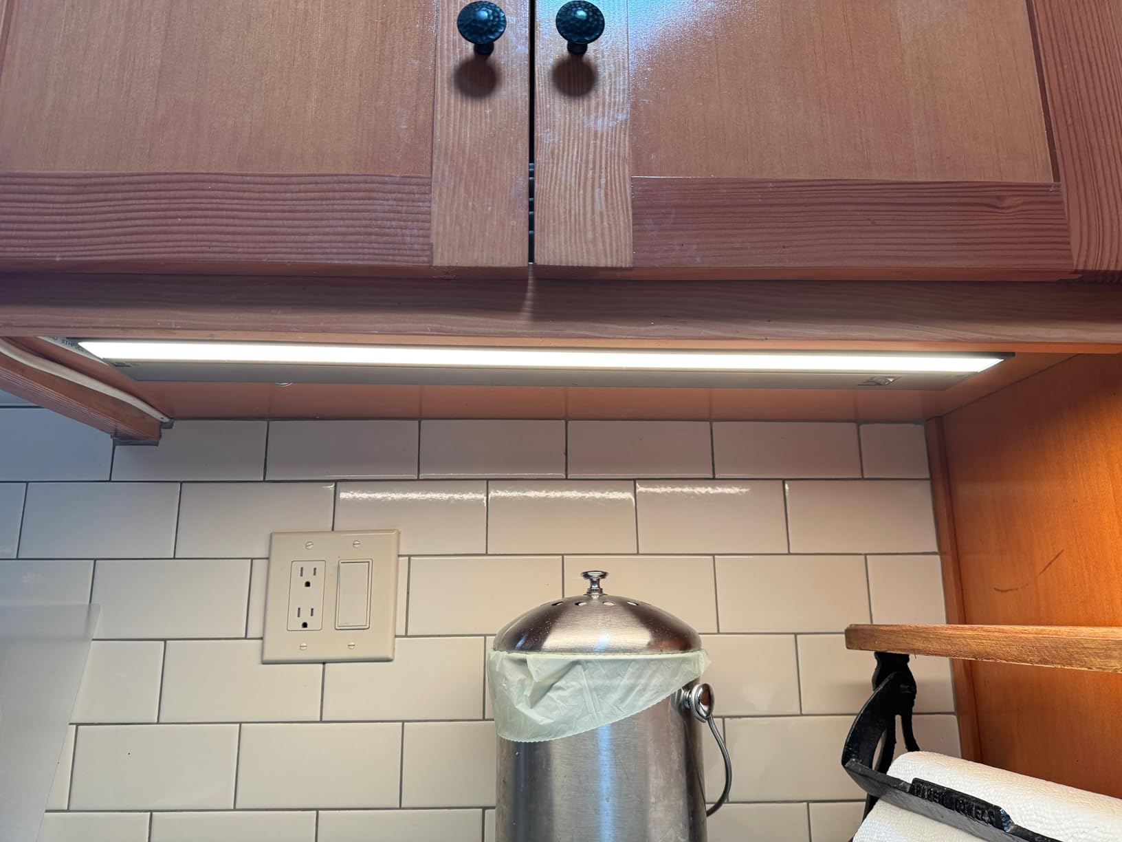LED Under Cabinet Lighting Hardwired - 24 Inch White | 3CCT, Dimmable, Low-Profile, Linkable Fixture, Plug-In Option & Hi/Low Brightness Control customer photo 2