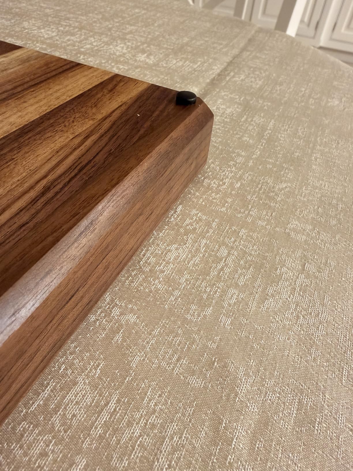 Sonder Los Angeles Winsome Acacia Wood Cutting Board | Acacia Edge Grain Cutting Board for Kitchen with Juice Groove & Sorting Compartment | Perfect for Charcuterie | Gift Box Included | 16x12x1.5 in customer photo 1