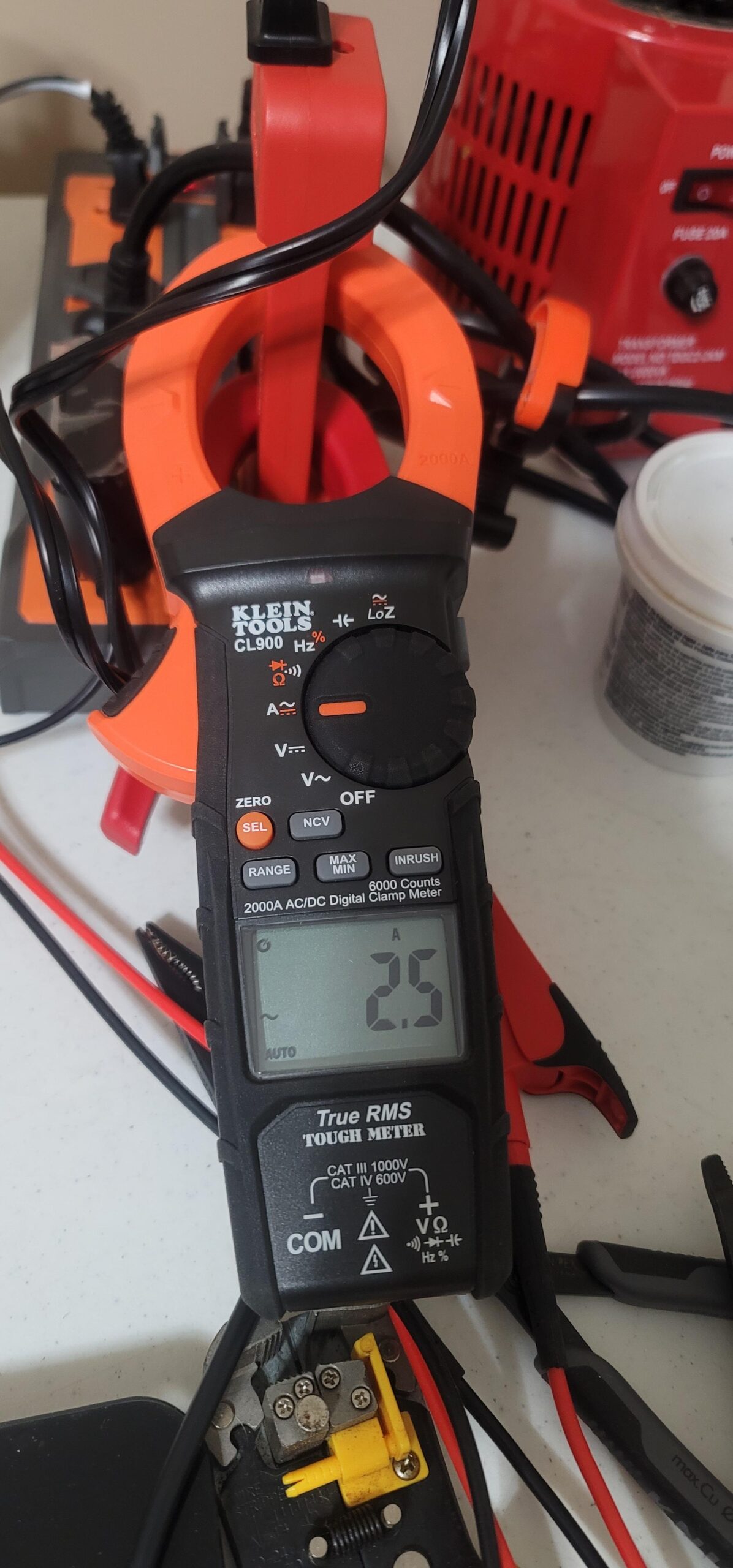 Klein Tools CL900 Digital Clamp Meter, Auto Ranging TRMS, AC/DC Voltage/Current, 2000A, LoZ, Continuity, Frequency, NCVT, Temp, More, 1000V customer photo 2