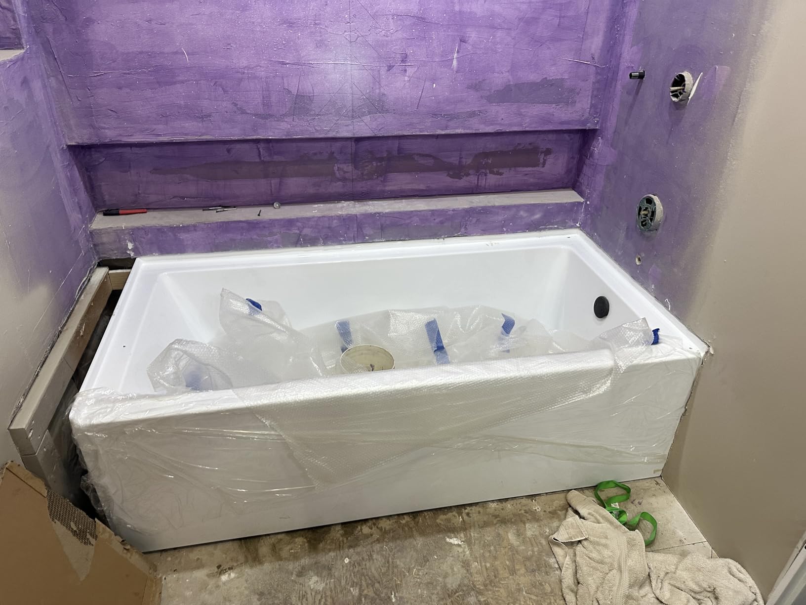 Aqua Eden VTAP663222R 66-Inch Acrylic 3-Wall Alcove Tub with Right Hand Drain, White customer photo 1