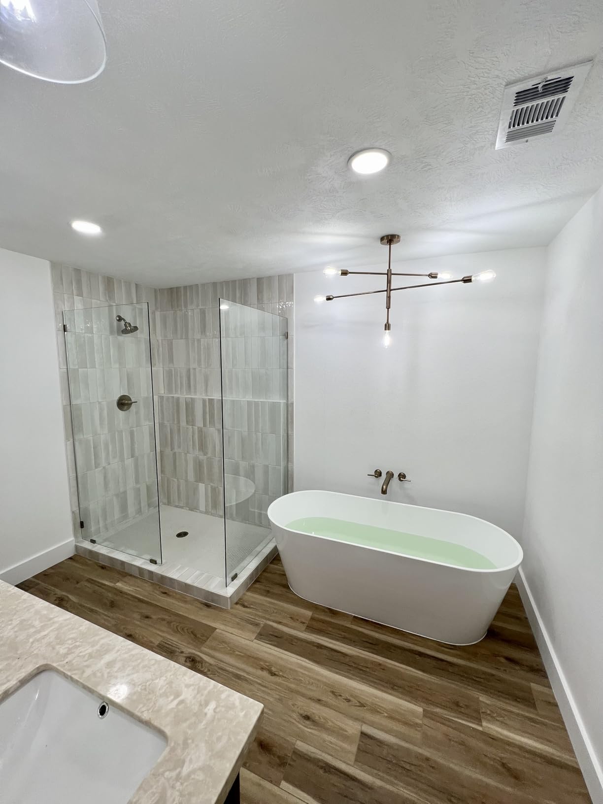 Delta Faucet Contemporary Tub Filler - Wall-Mounted Bathtub Filler Spout - Long Modern Bath Faucet with Temperature Indicators - Champagne Bronze, T5759-CZWL (Rough Sold Separately) customer photo 1
