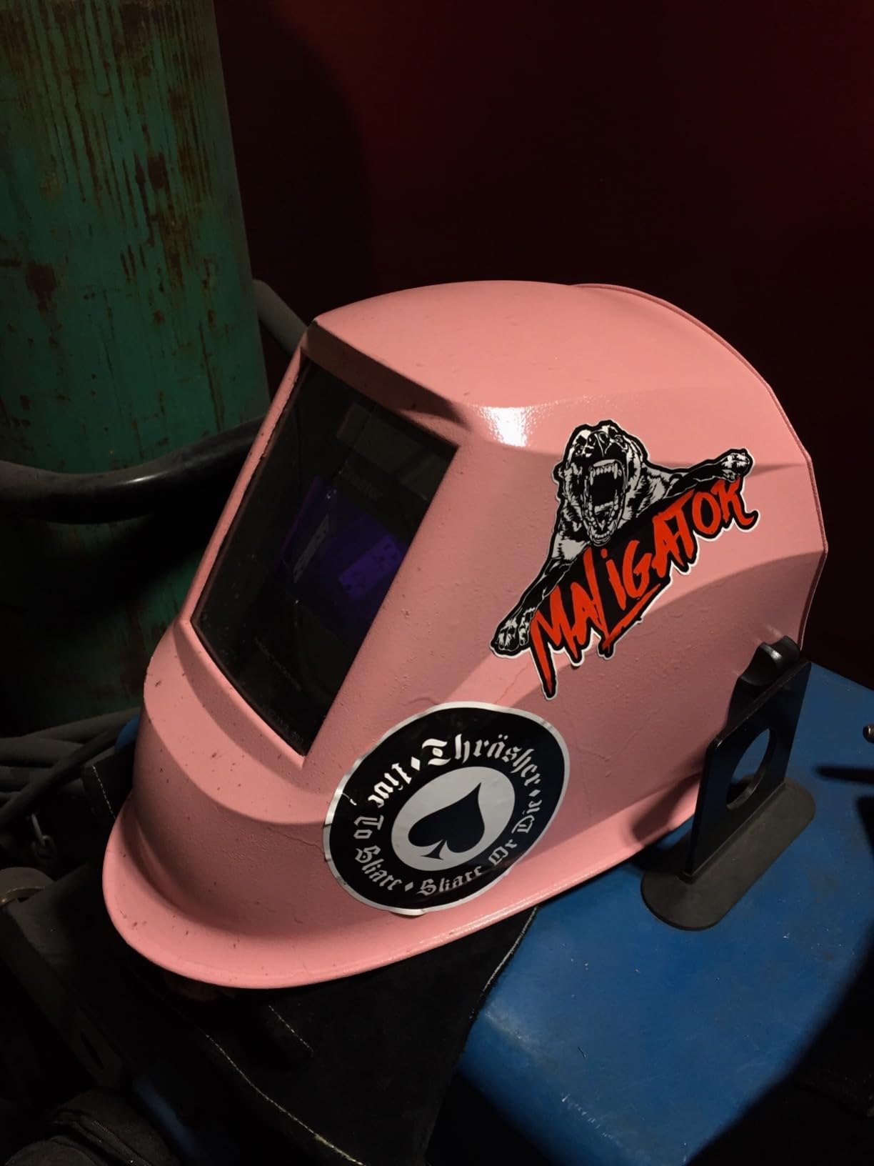 Hobart 770866 Auto-Darkening Welding Helmet, Black customer photo 1