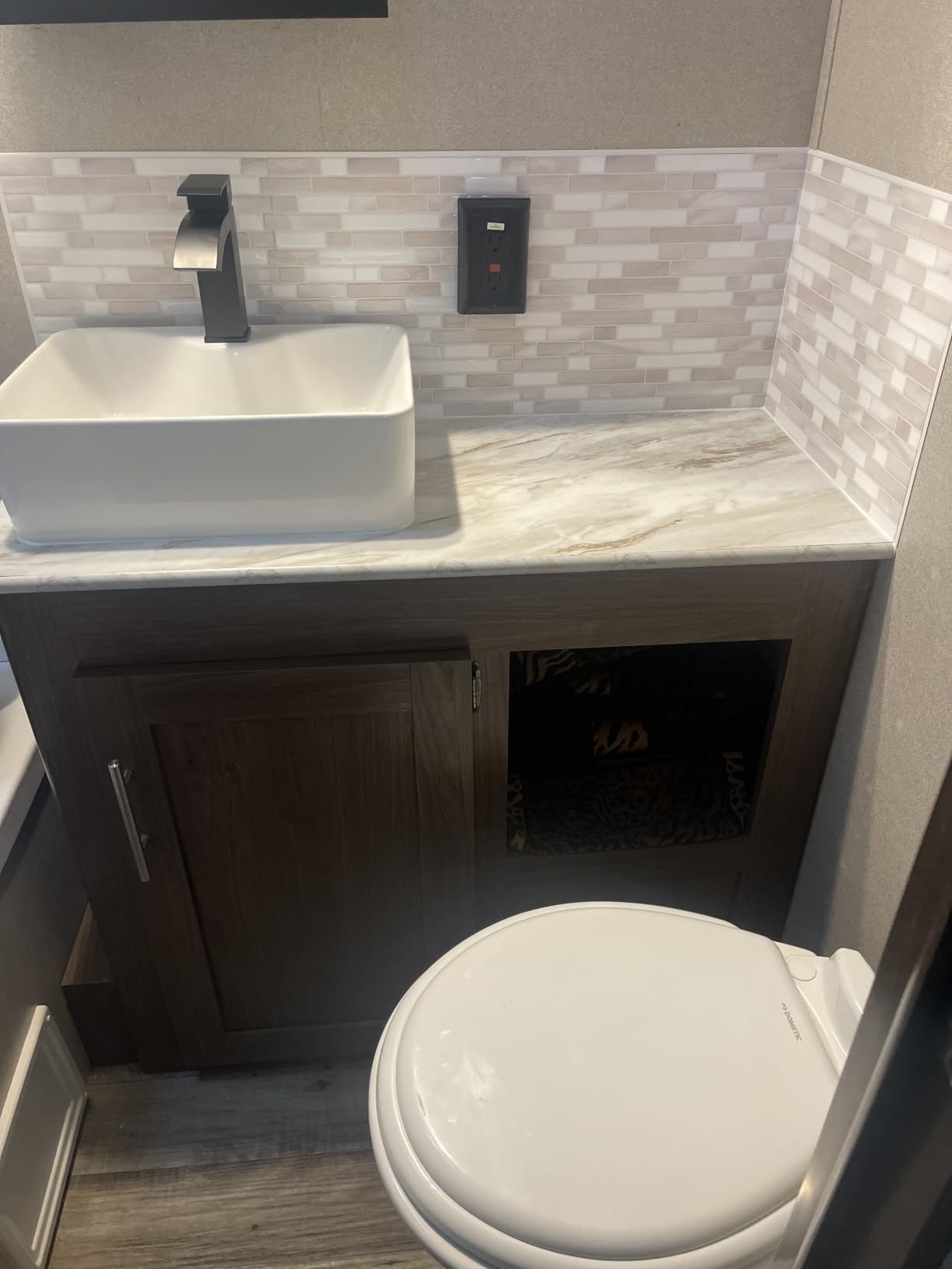 STICKGOO 10-Sheet Peel and Stick Wall Tile, Self-Adhesive Kitchen Backsplash in Sandstone (Thicker Design) customer photo 1