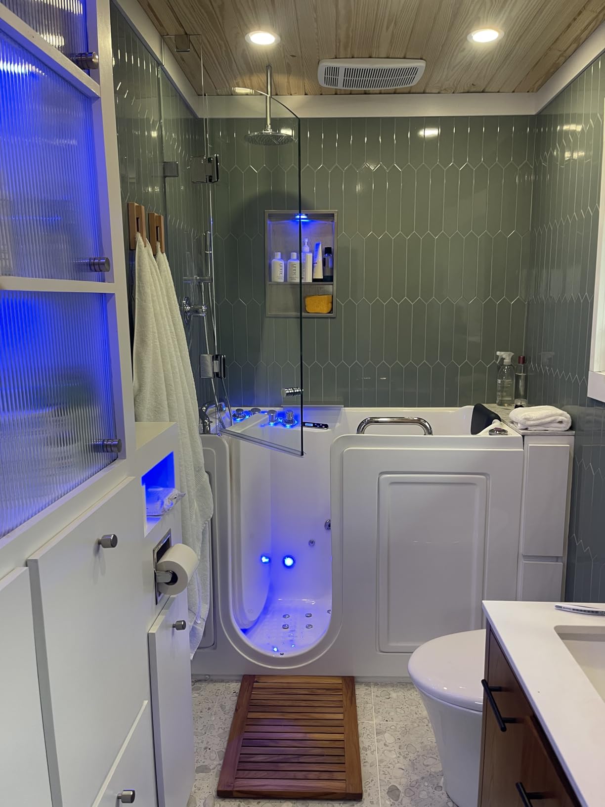 Walk In Tub, 27 X 53 In, Left Drain, 12 Whirlpool & 18 Air Jets | Soothing Hydrotherapy Targeted 12 And 18 Acu Stream Work, Integrated Grab Bars Slip Resistant Flooring customer photo 1