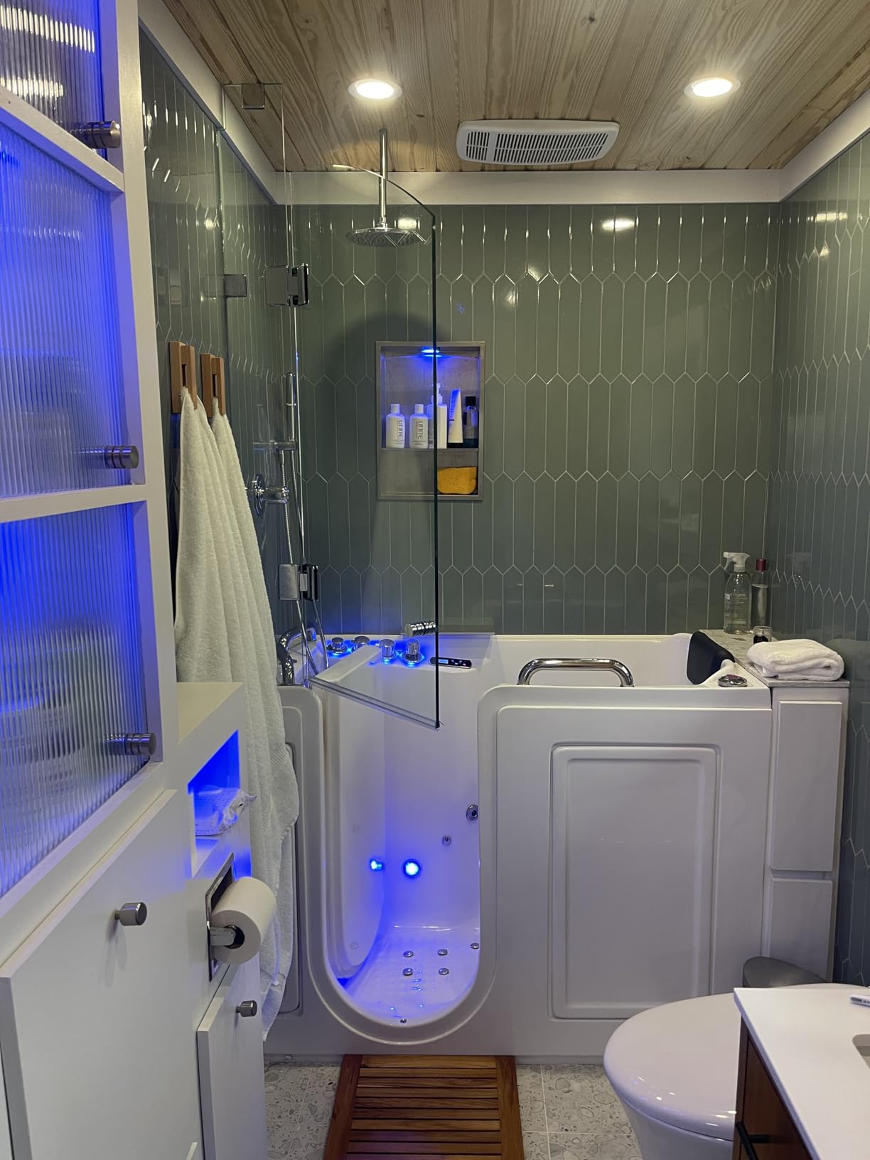 Walk In Tub, 27 X 53 In, Left Drain, 12 Whirlpool & 18 Air Jets | Soothing Hydrotherapy Targeted 12 And 18 Acu Stream Work, Integrated Grab Bars Slip Resistant Flooring customer photo 2