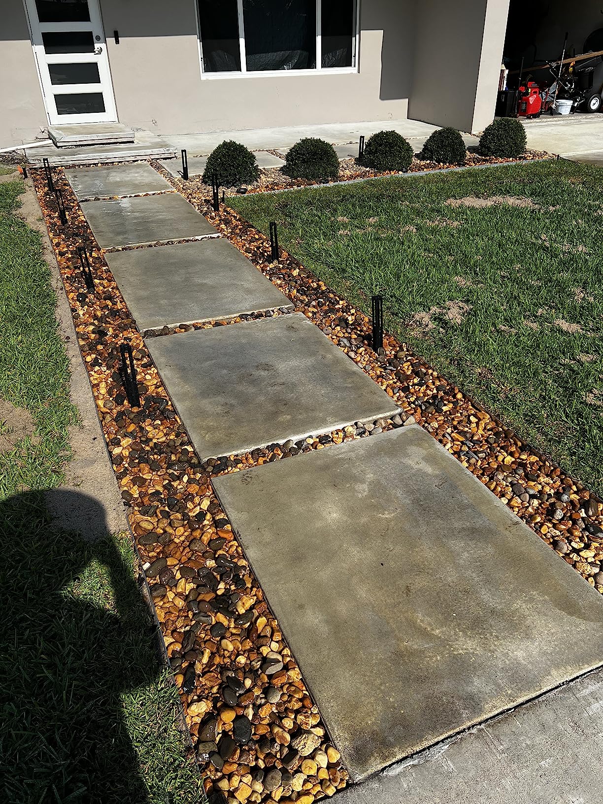 Dreamscape E-Z Edge Aluminum Landscape Edging - 4 Strips, 6ft Each (24ft Total), Black Painted - Professional Quality Landscaping Border, Metal Divider for Lawn, Garden, Flowerbed customer photo 1