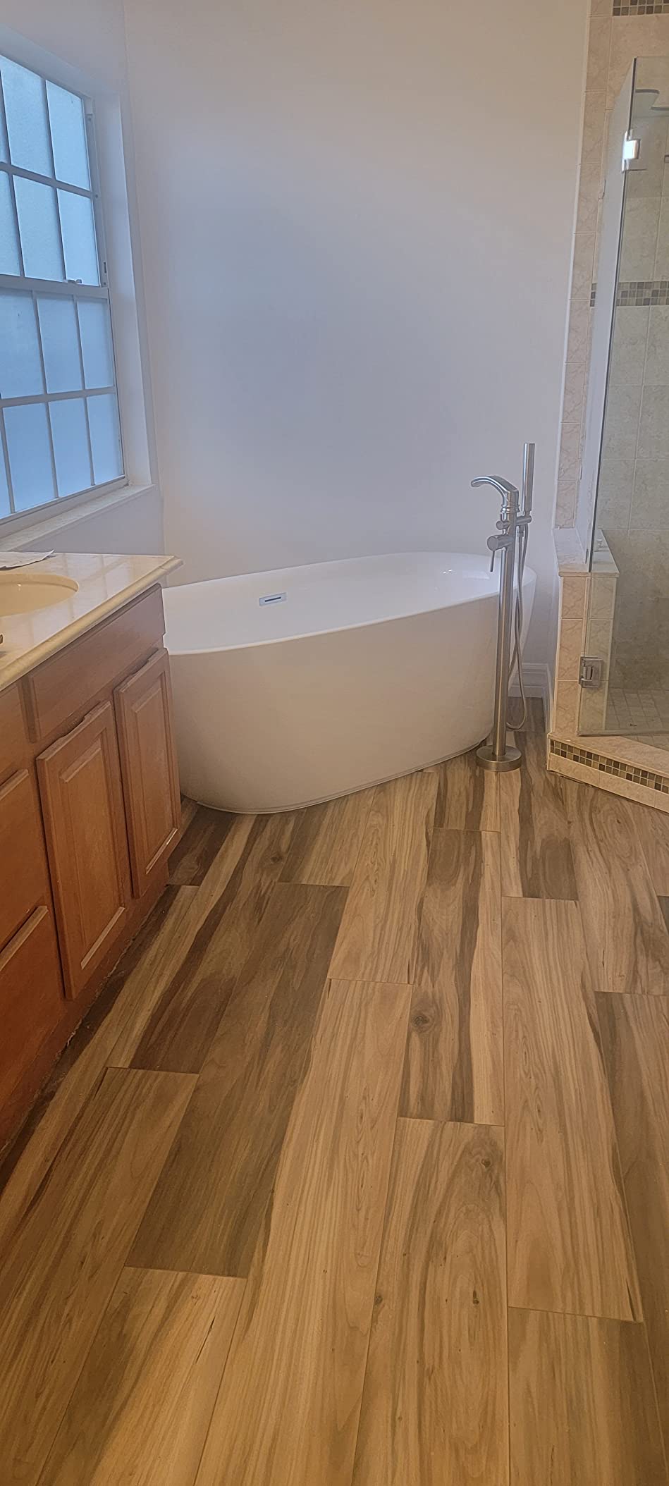 ANZZI Freestanding Bathtub 67 in Acrylic Glossy White Flat Bottom Soaking Tub, Ami Series One-Piece, Center Drain, Polished Chrome Overflow, Slip-Resistant Floor, Leveling Adjustable Feet | FT-AZ401 customer photo 2
