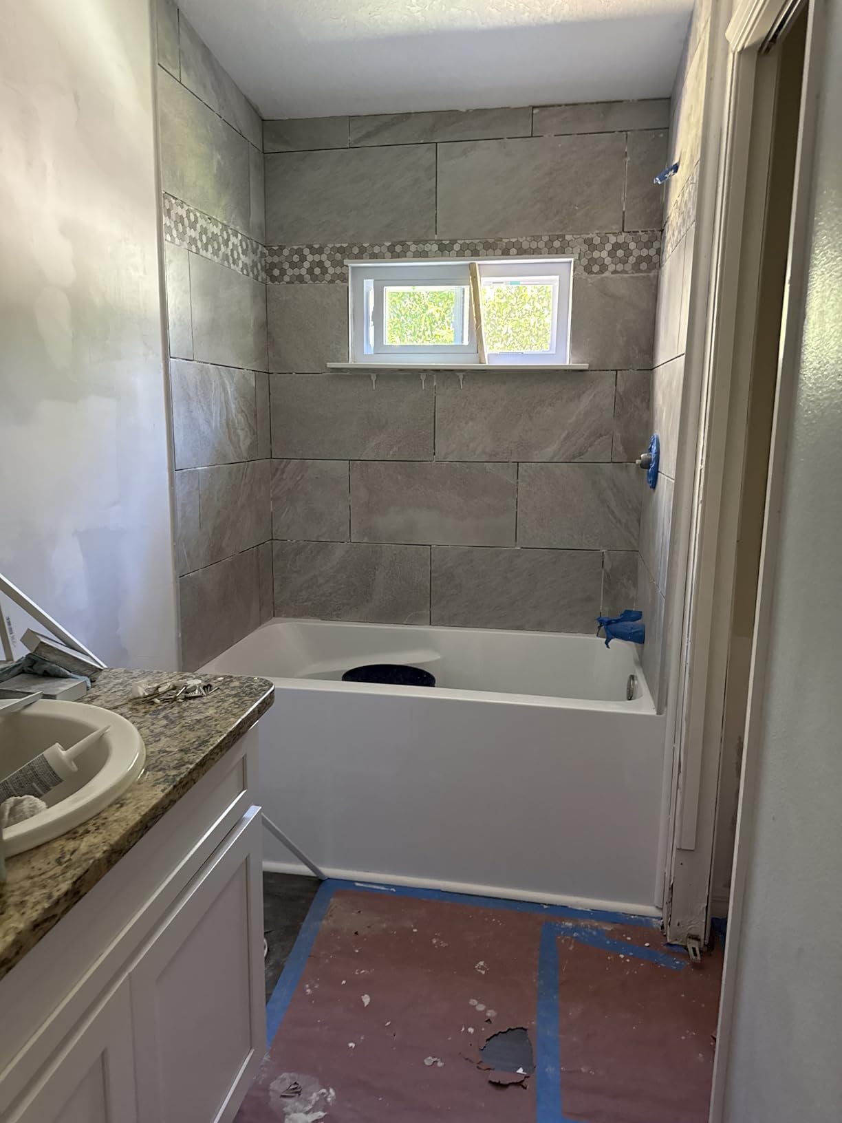 Kingston VTAP543023R Acrylic 3-Wall Alcove Tub, Glossy White customer photo 1
