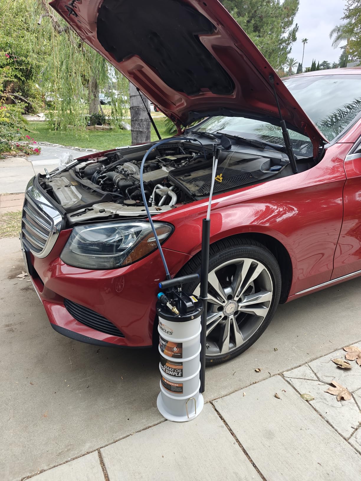 FOUR UNCLES Oil Extractor - Vacumm Fluid Extractor with Pump Tank Remover & Tubes for Oil Change and a Hose for Brake Bleeding customer photo 2
