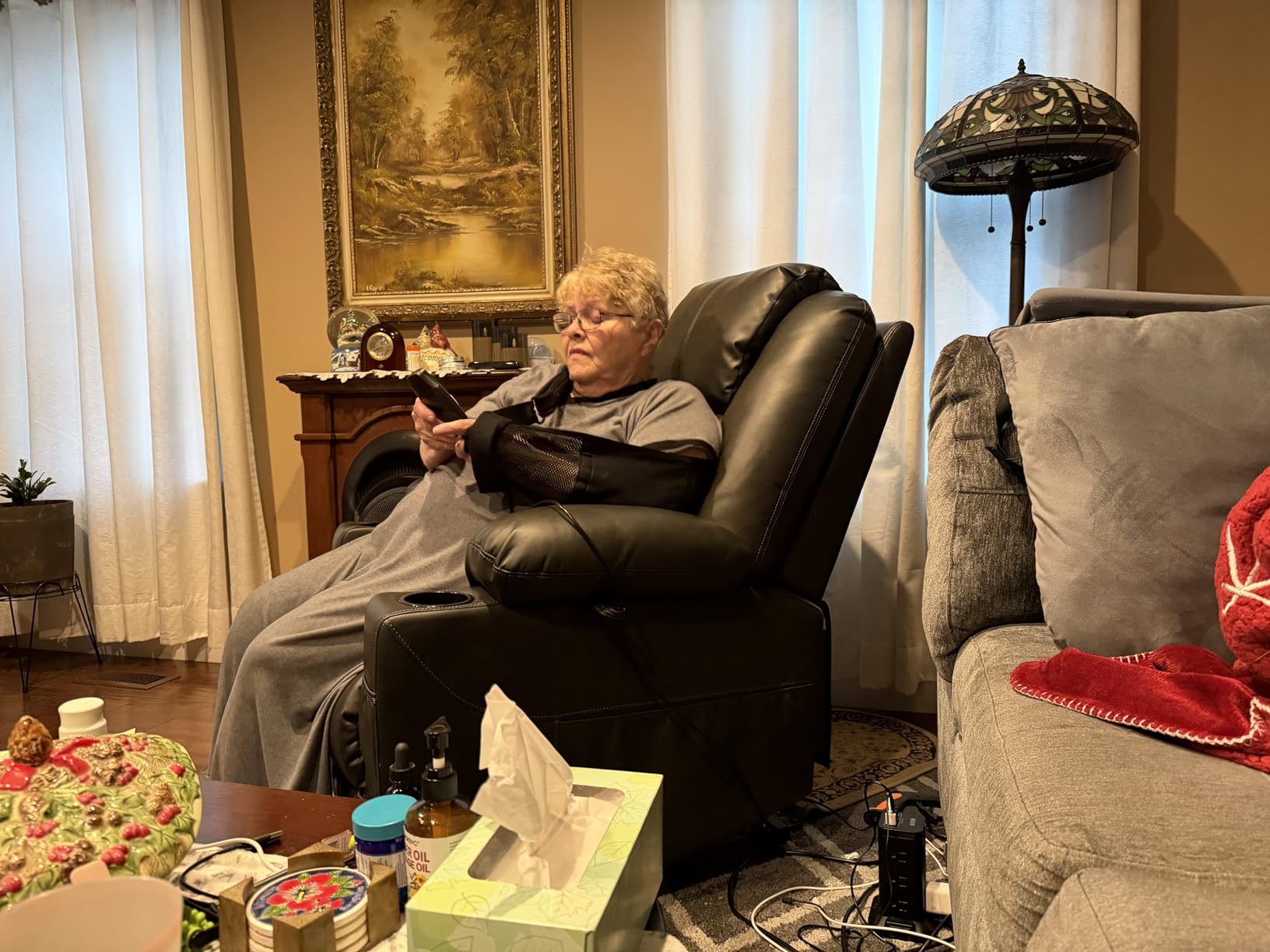 MCombo Large Power Lift Recliner Chair with Massage and Heat for Tall Elderly People, 3 Positions, Cup Holders, and USB Ports, Faux Leather 7516 (Large, Black) customer photo 2