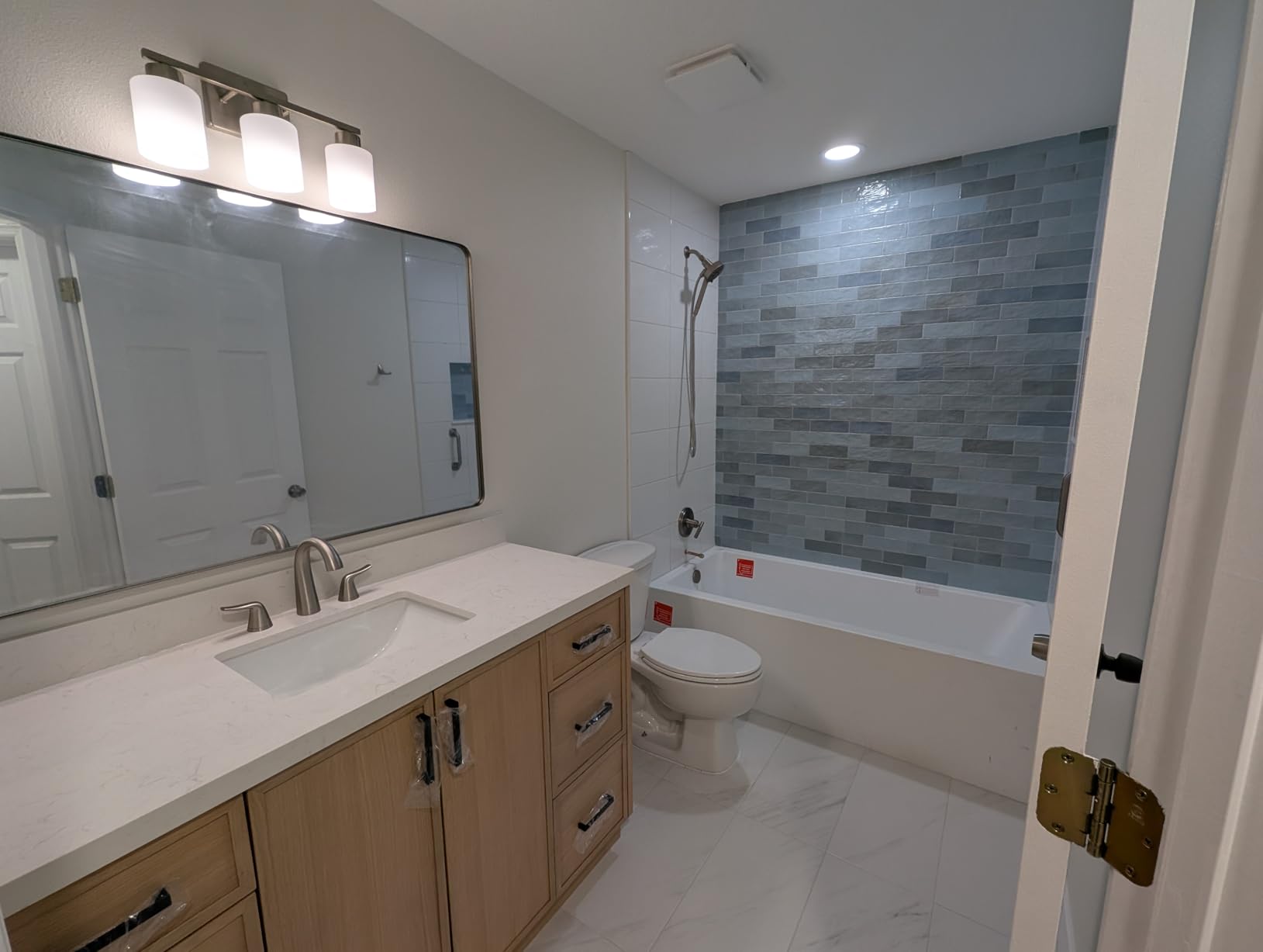 Acrylic, Fiberglass Alcove Soaking Bathtub with Integral Apron Front in Glossy White - Left Hand Drain, 66