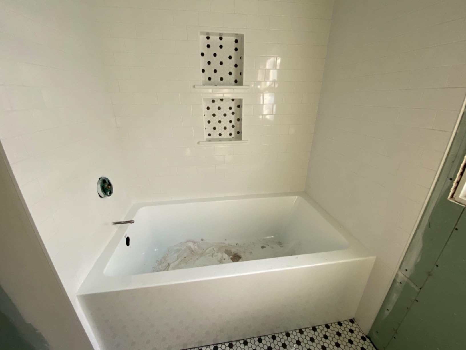Acrylic, Fiberglass Alcove Soaking Bathtub with Integral Apron Front in Glossy White - Left Hand Drain, 66